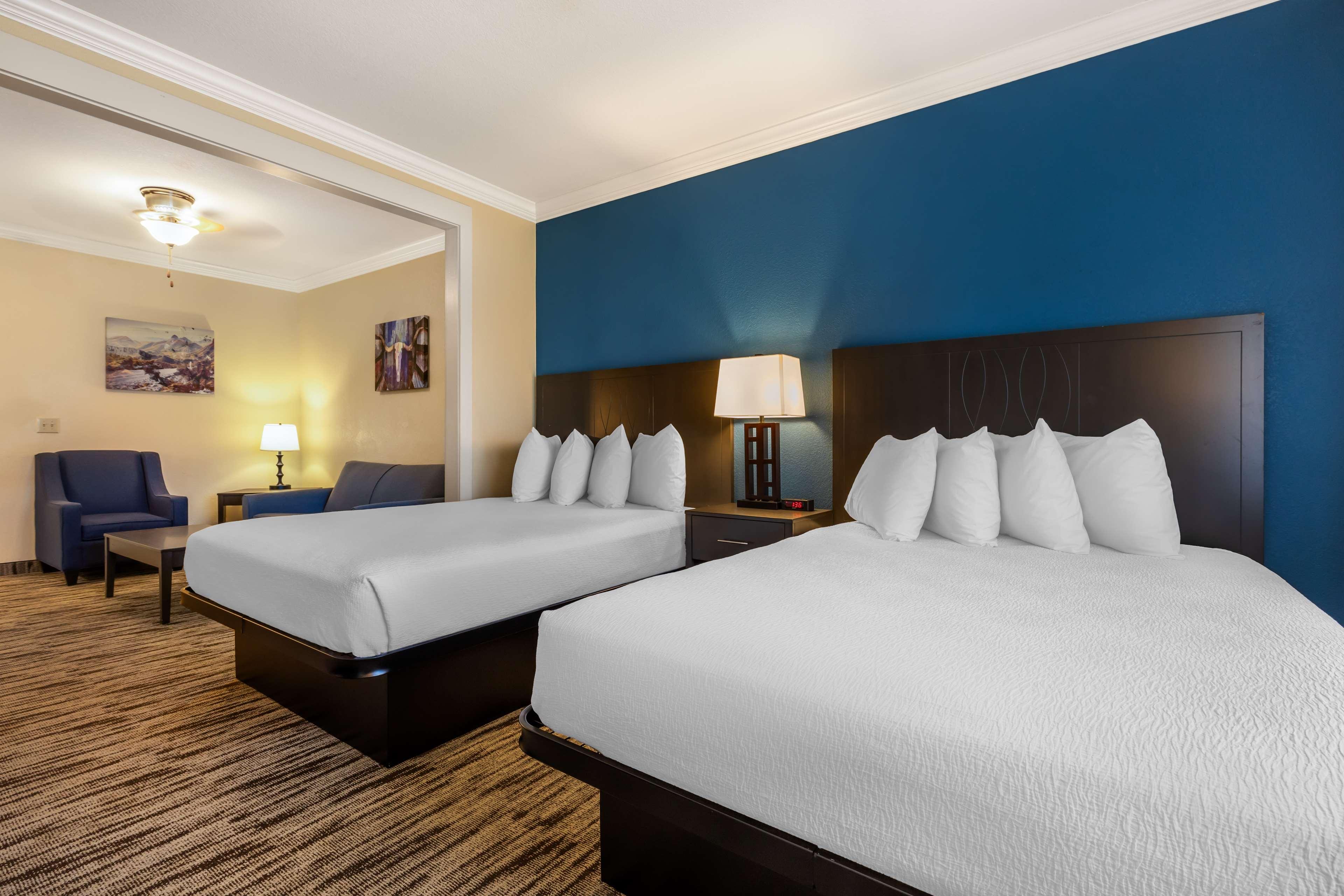 Suite Two Queen Beds