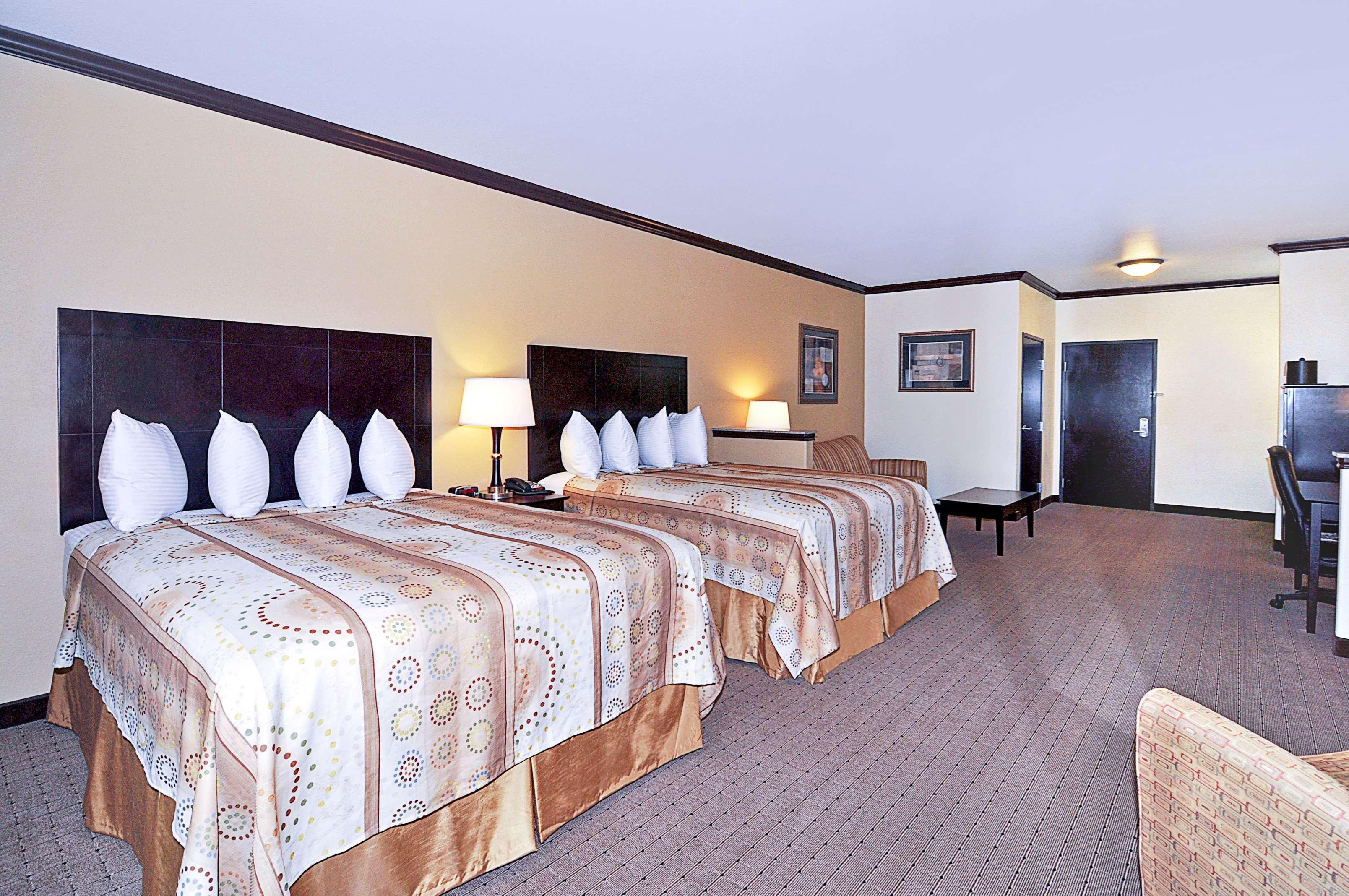 Suite Two Queen Beds