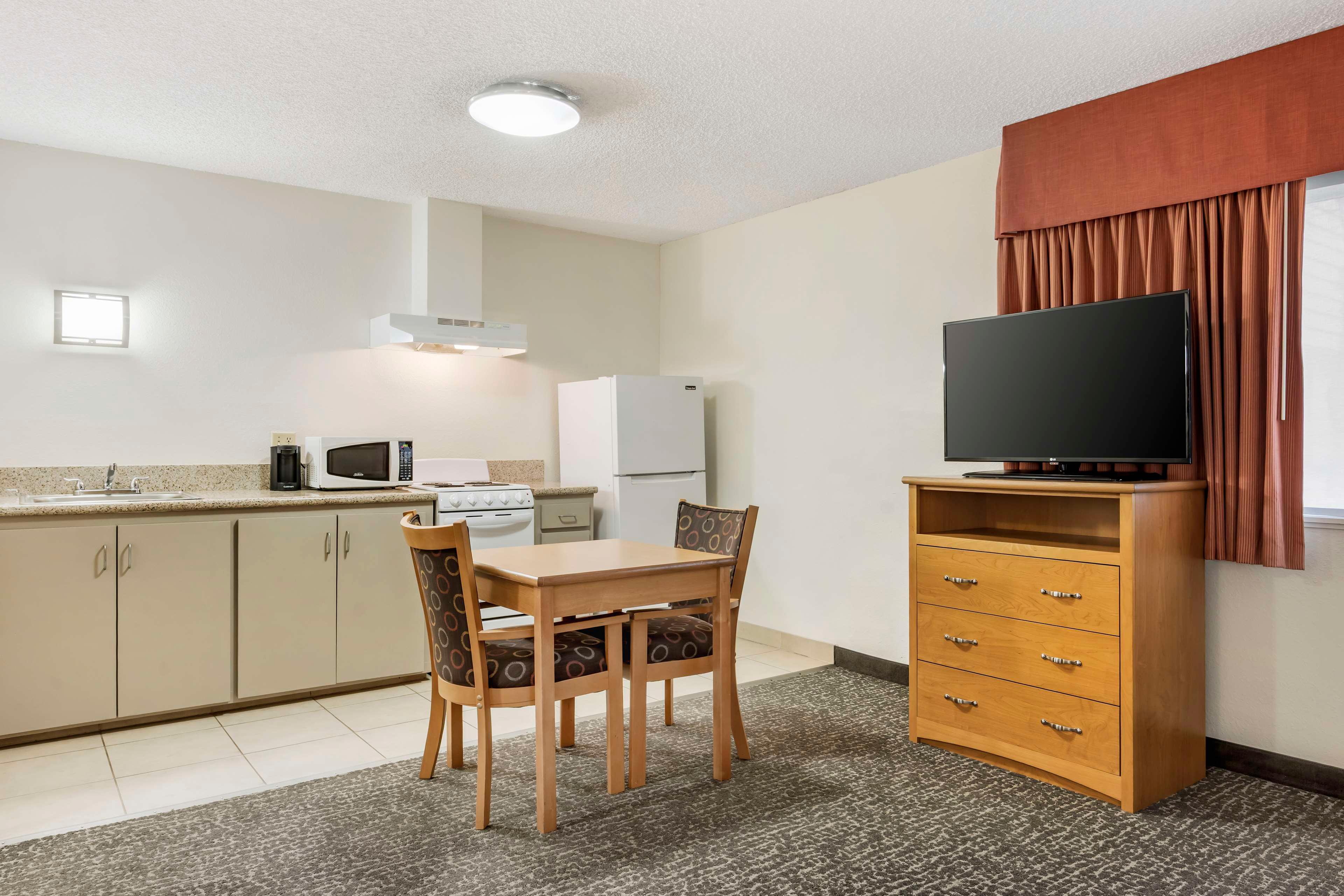 Suite Two Queen Beds