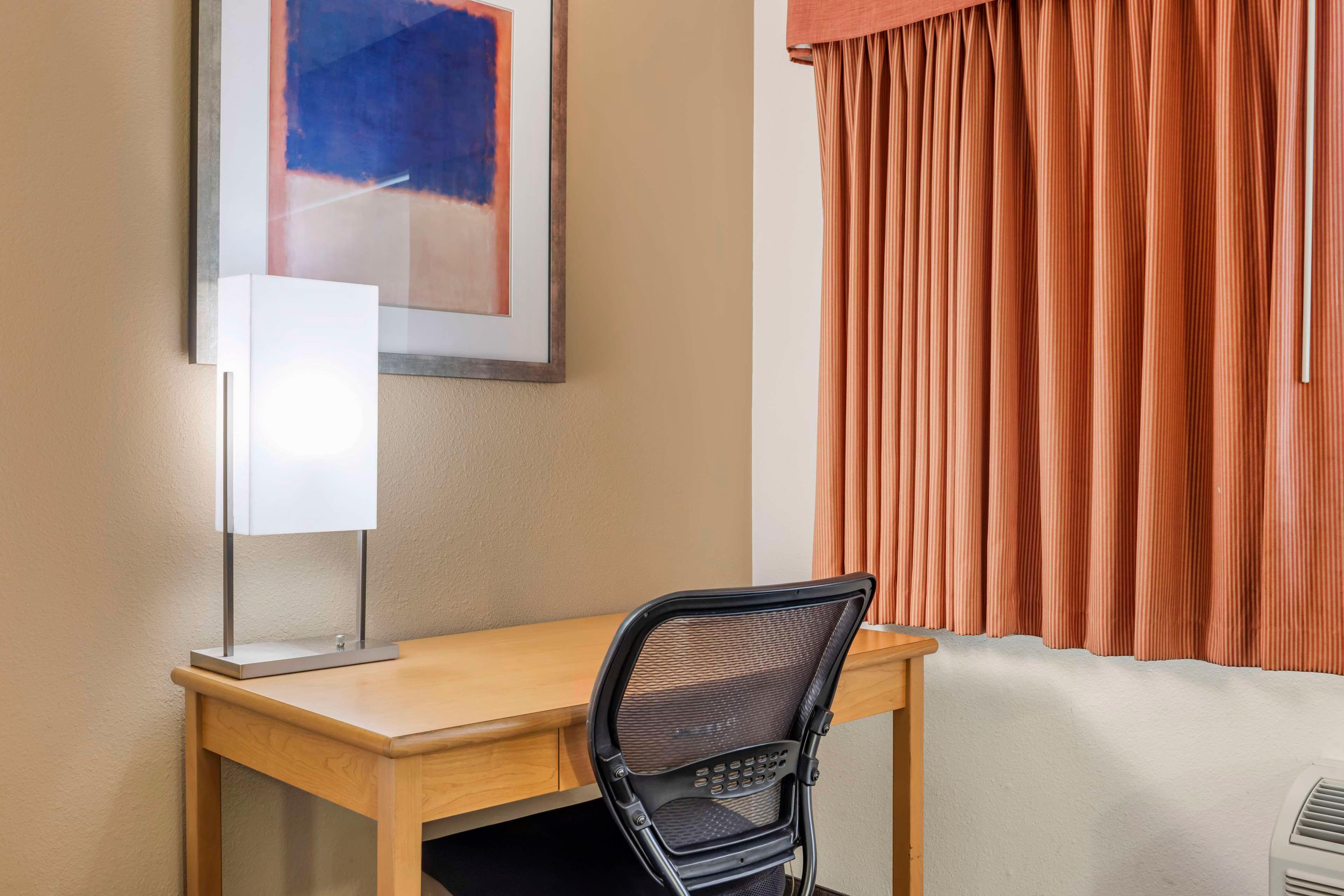 Suite Queen Size Bed