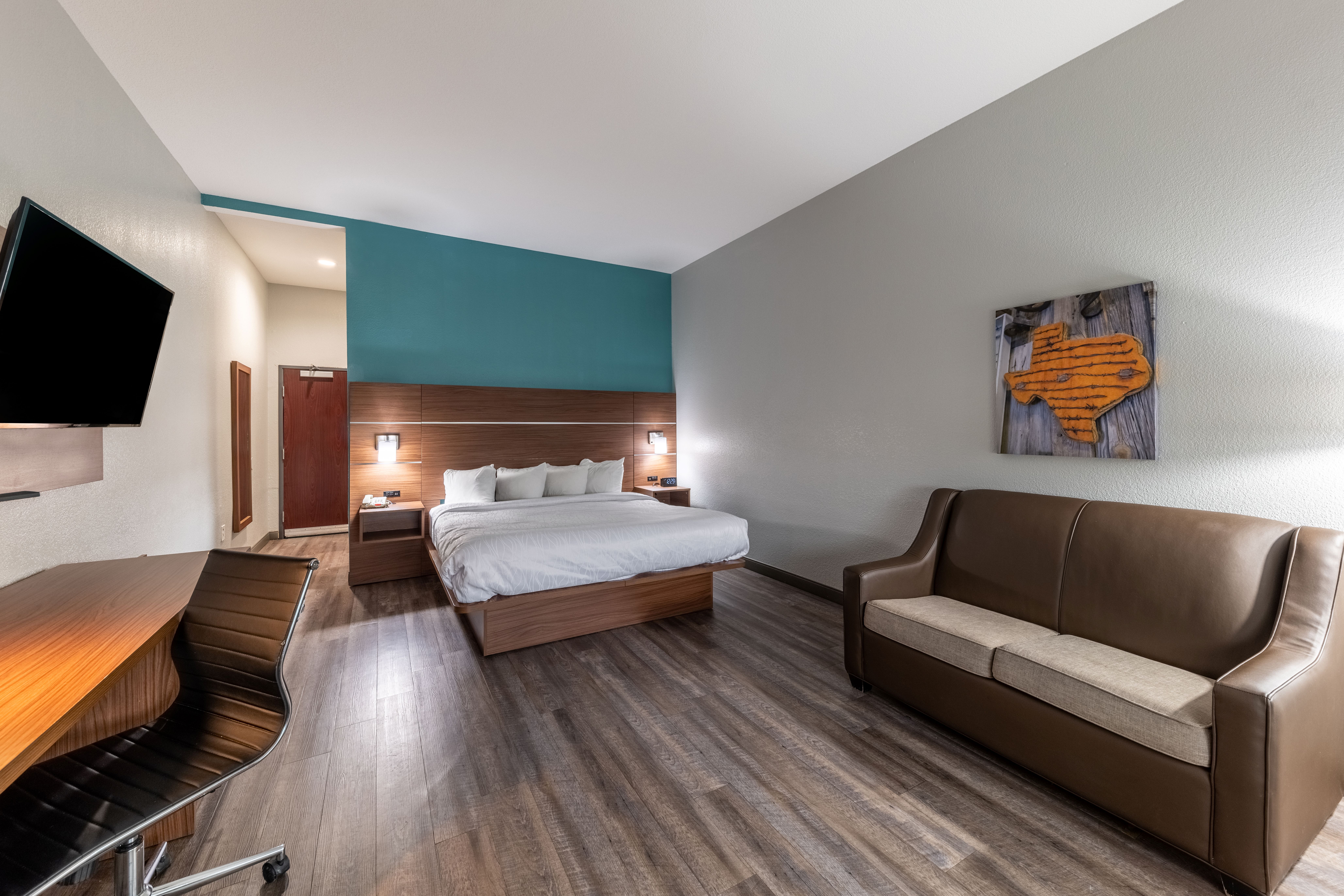 Triple Accessible with Kitchenette