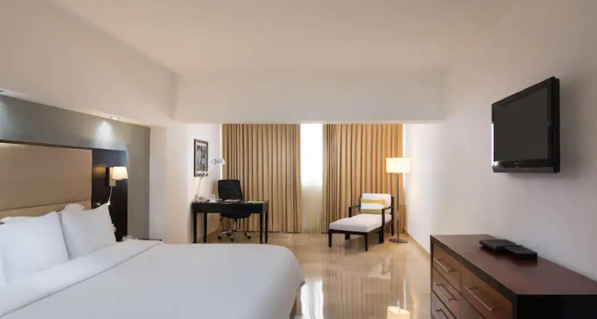 Double King Bed Non Smoking