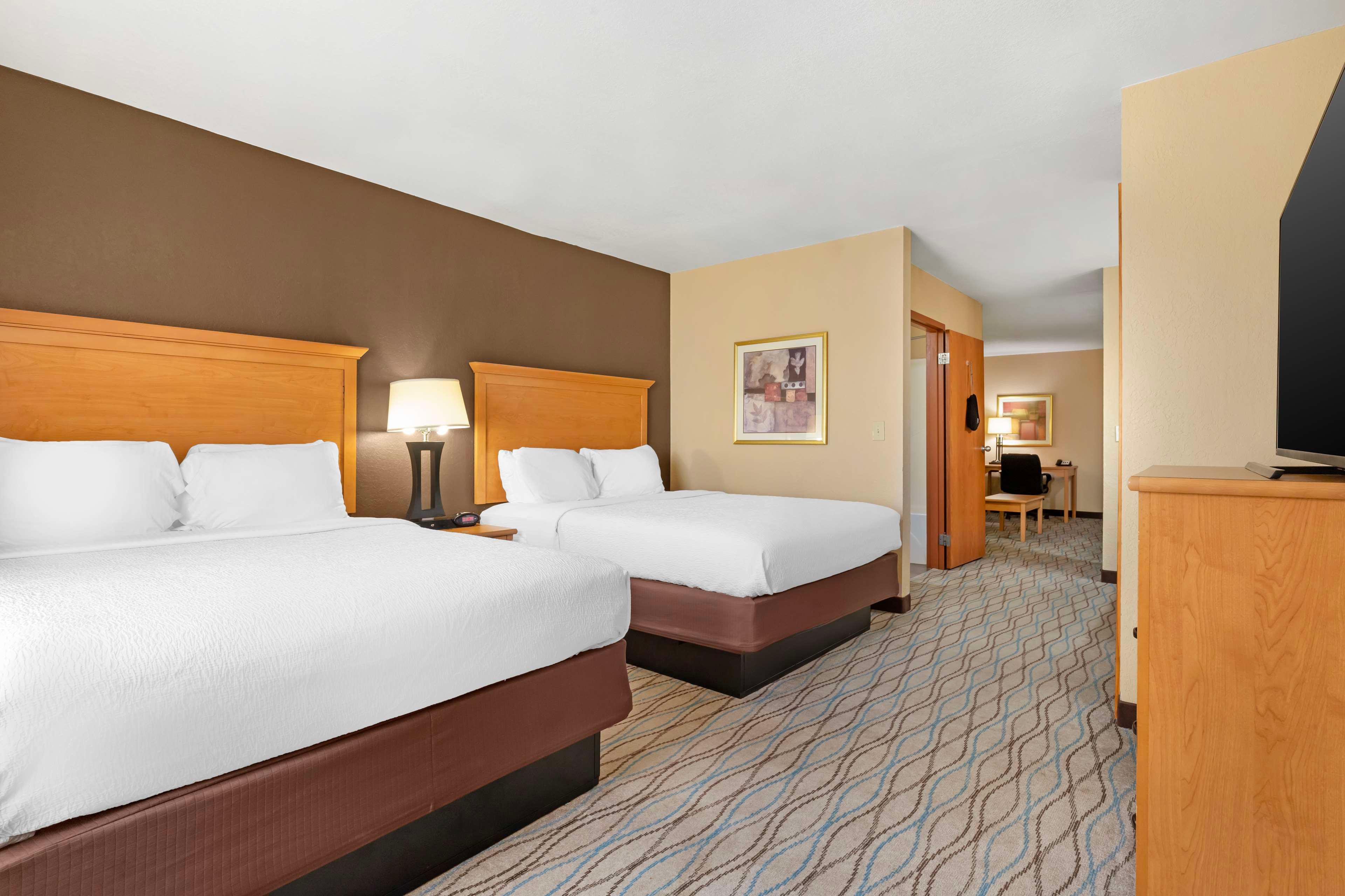 Suite Two Queen Beds Non Smoking