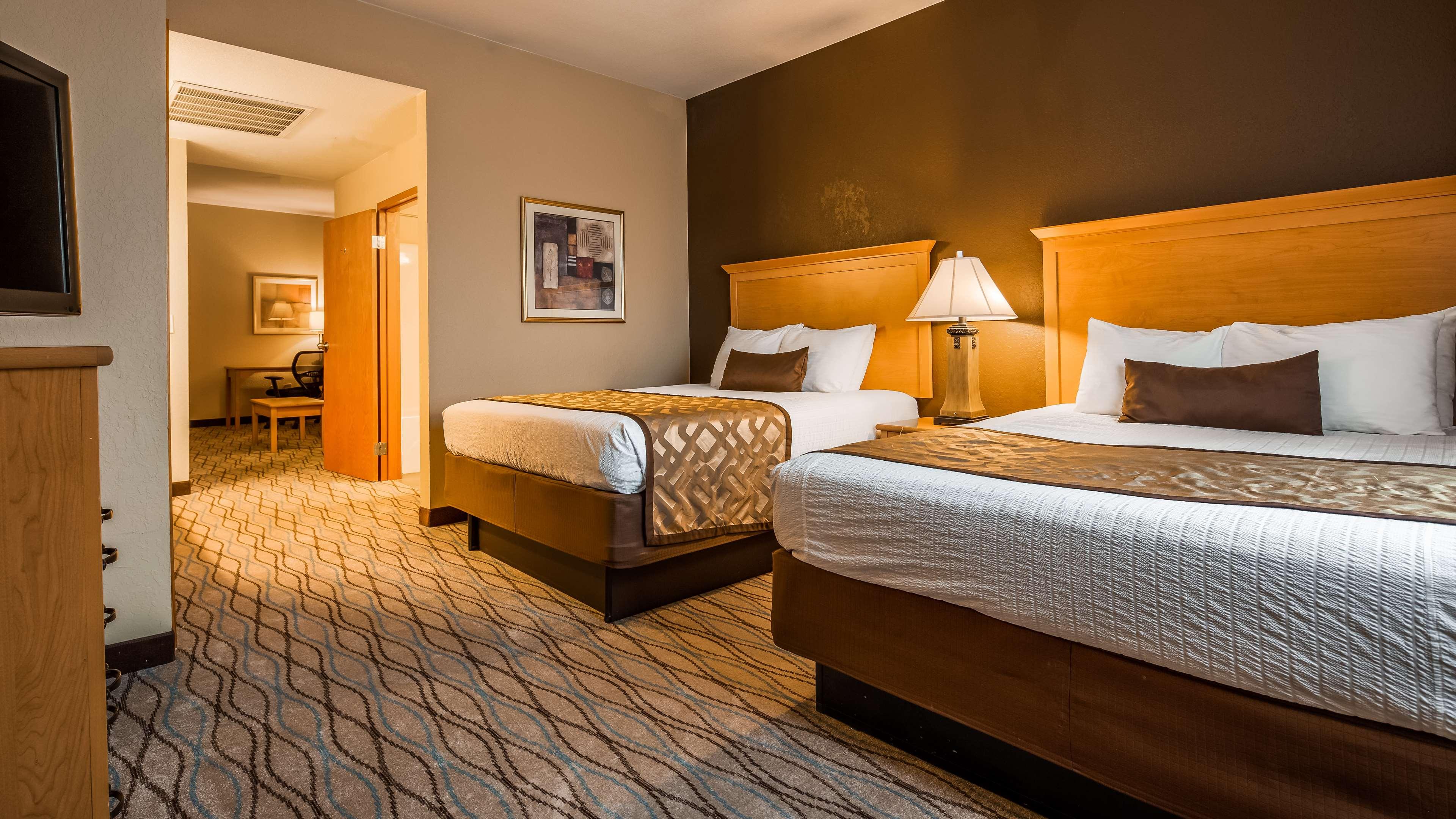 Suite Two Queen Beds Non Smoking