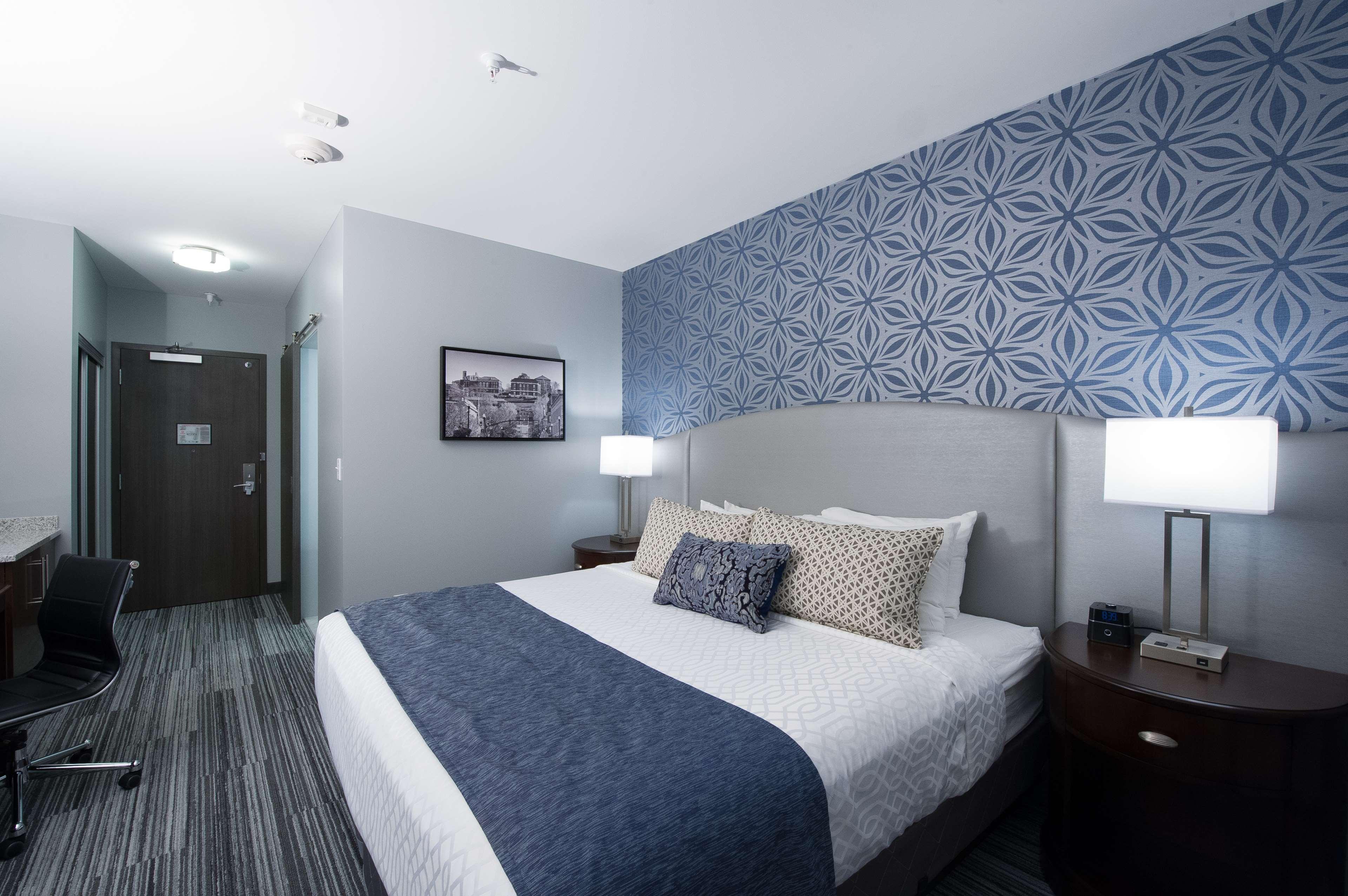 Double Accessible-queen Size Bed