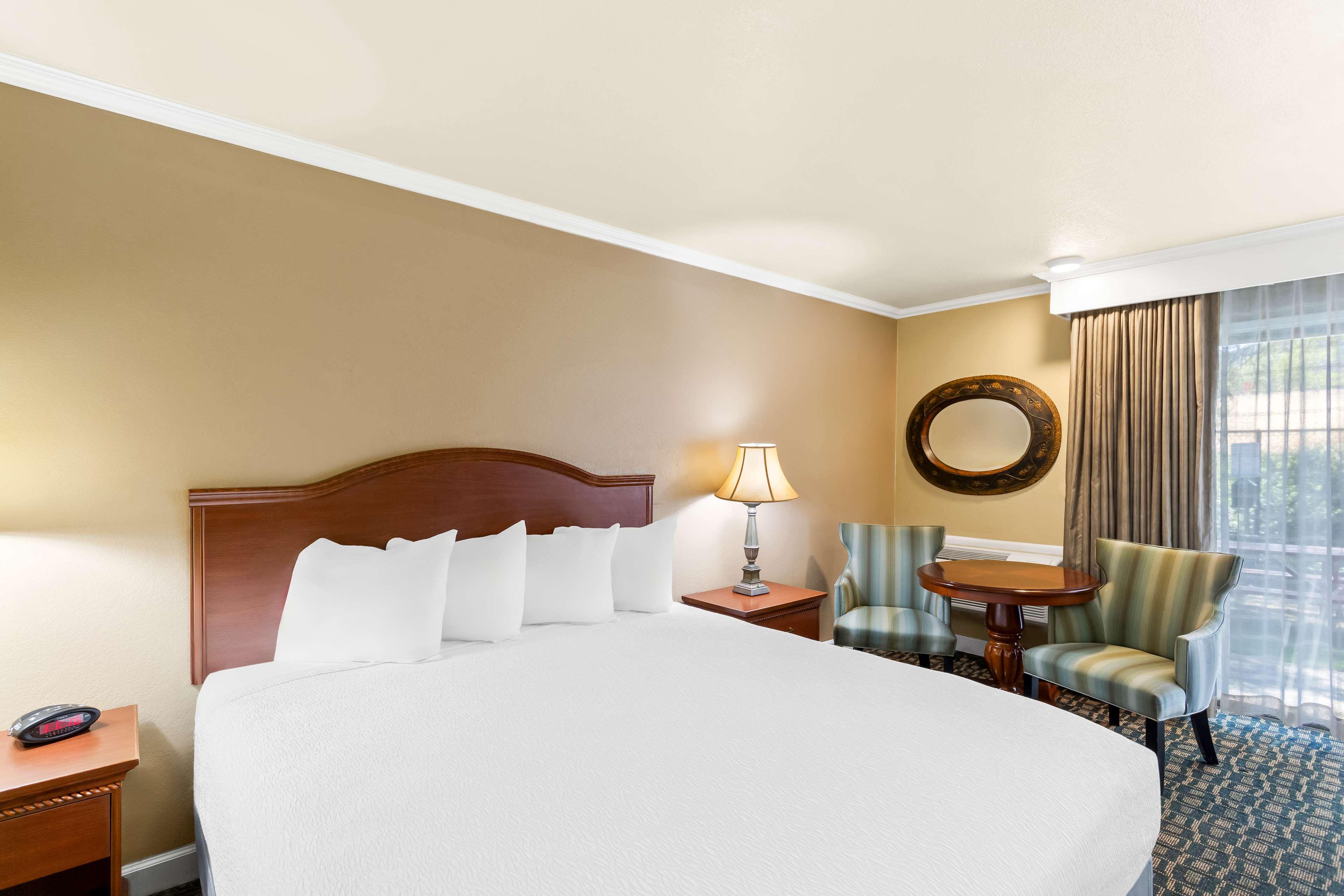 Double King Bed Non Smoking