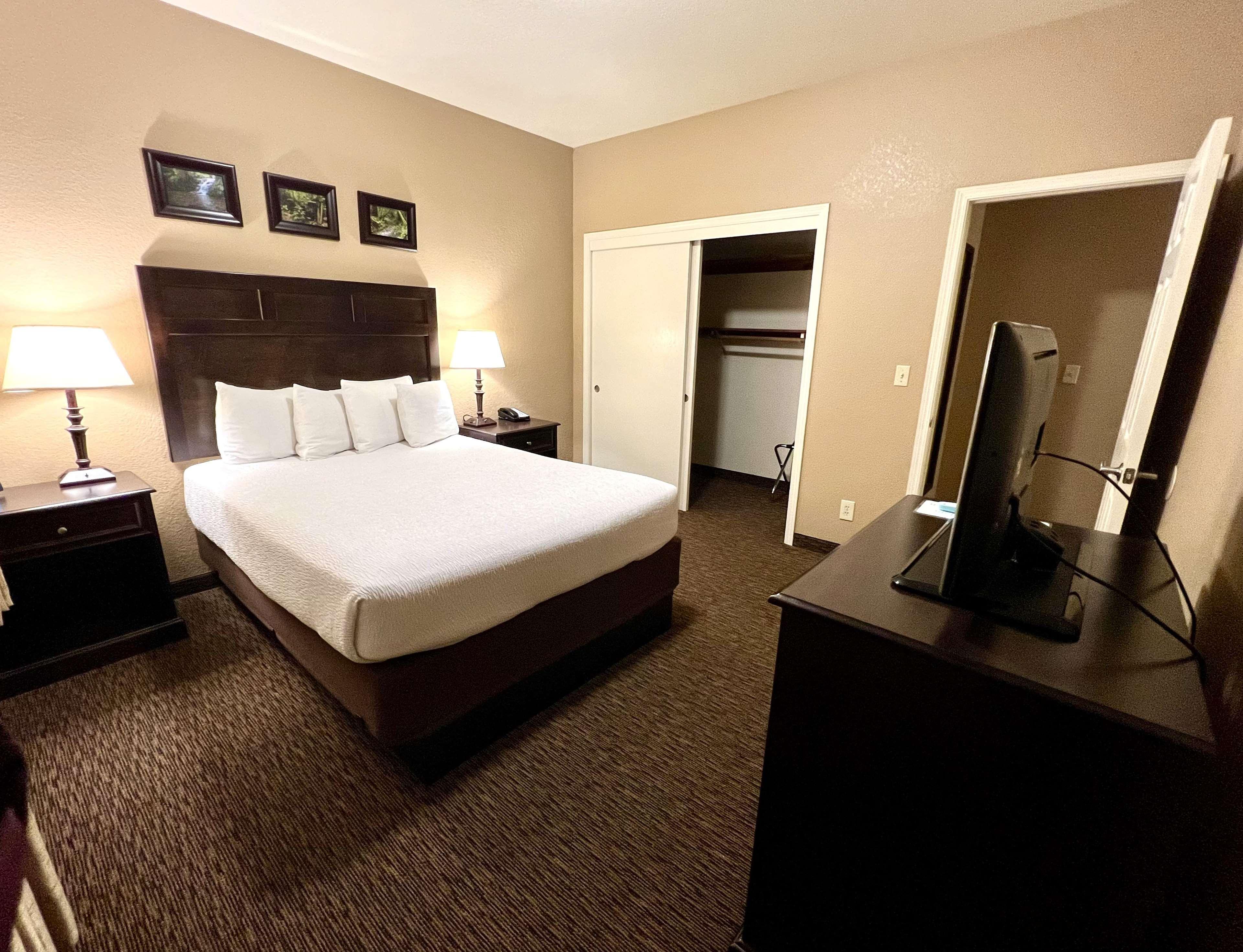 Suite Queen Size Bed