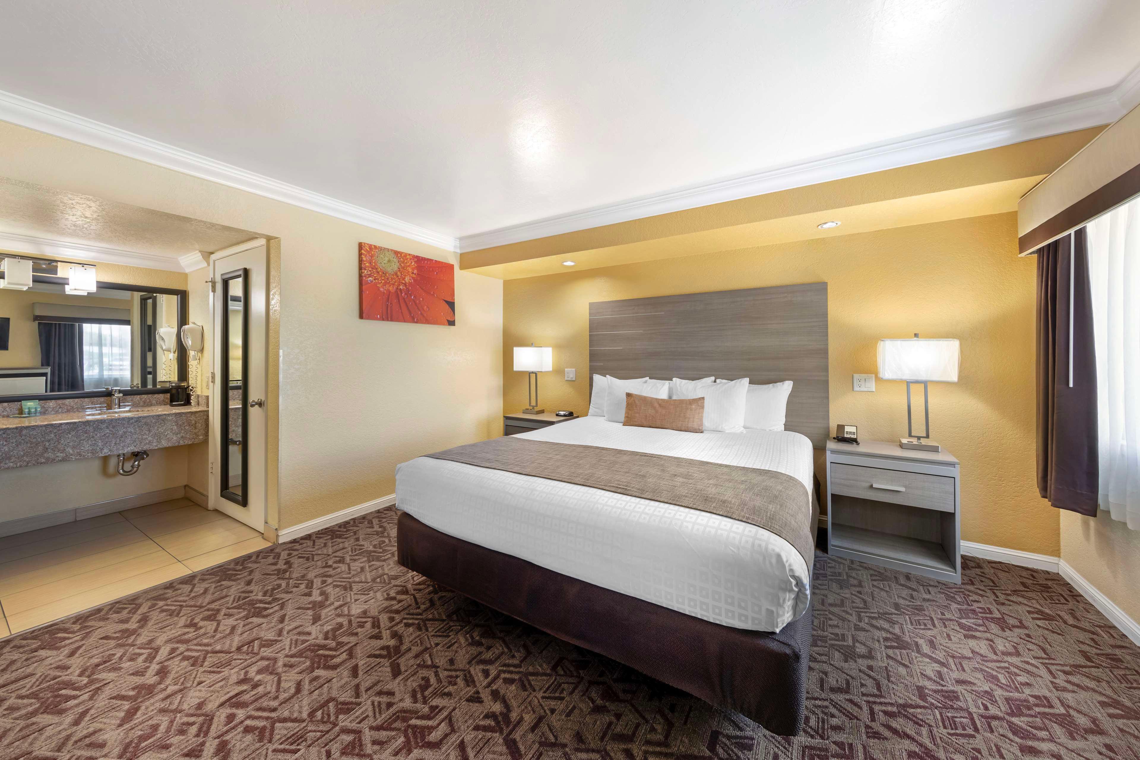 Room Accessible-queen Size Bed