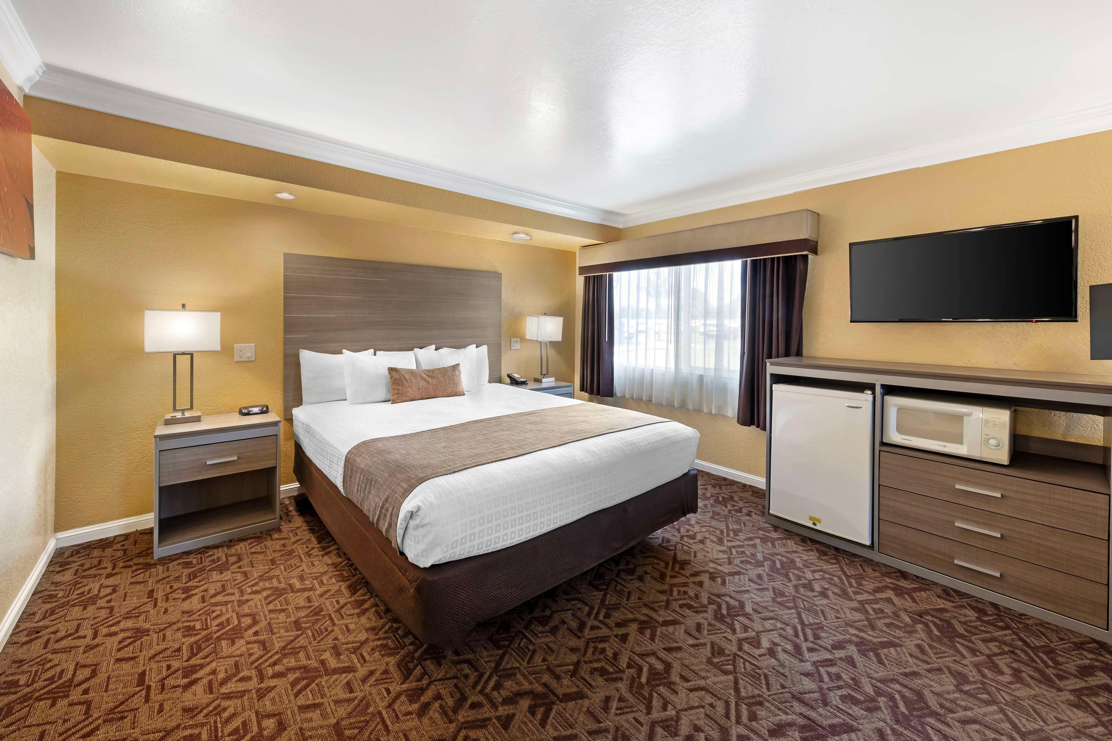 Room Accessible-queen Size Bed