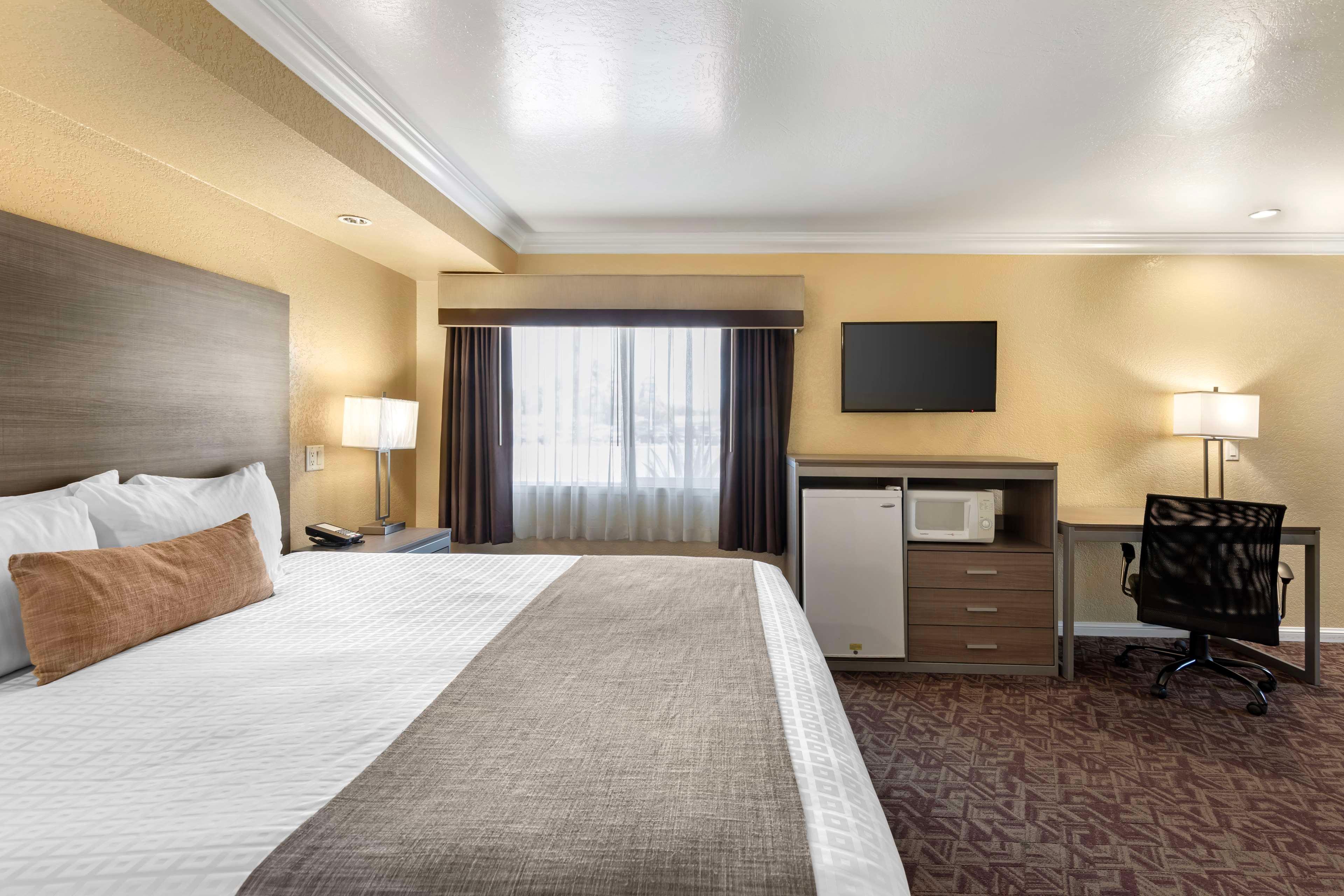 Room Accessible-queen Size Bed