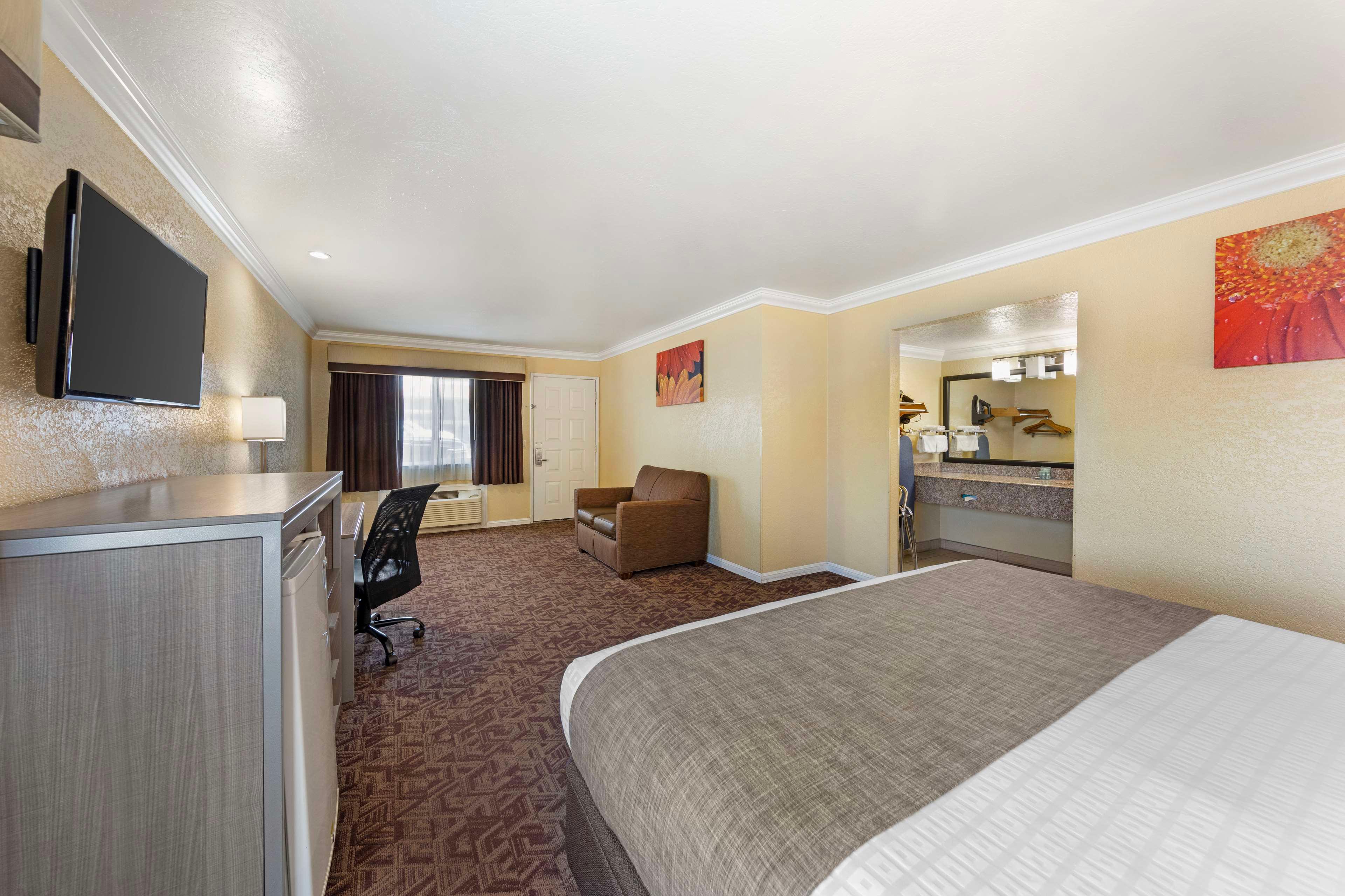 Room Accessible-queen Size Bed