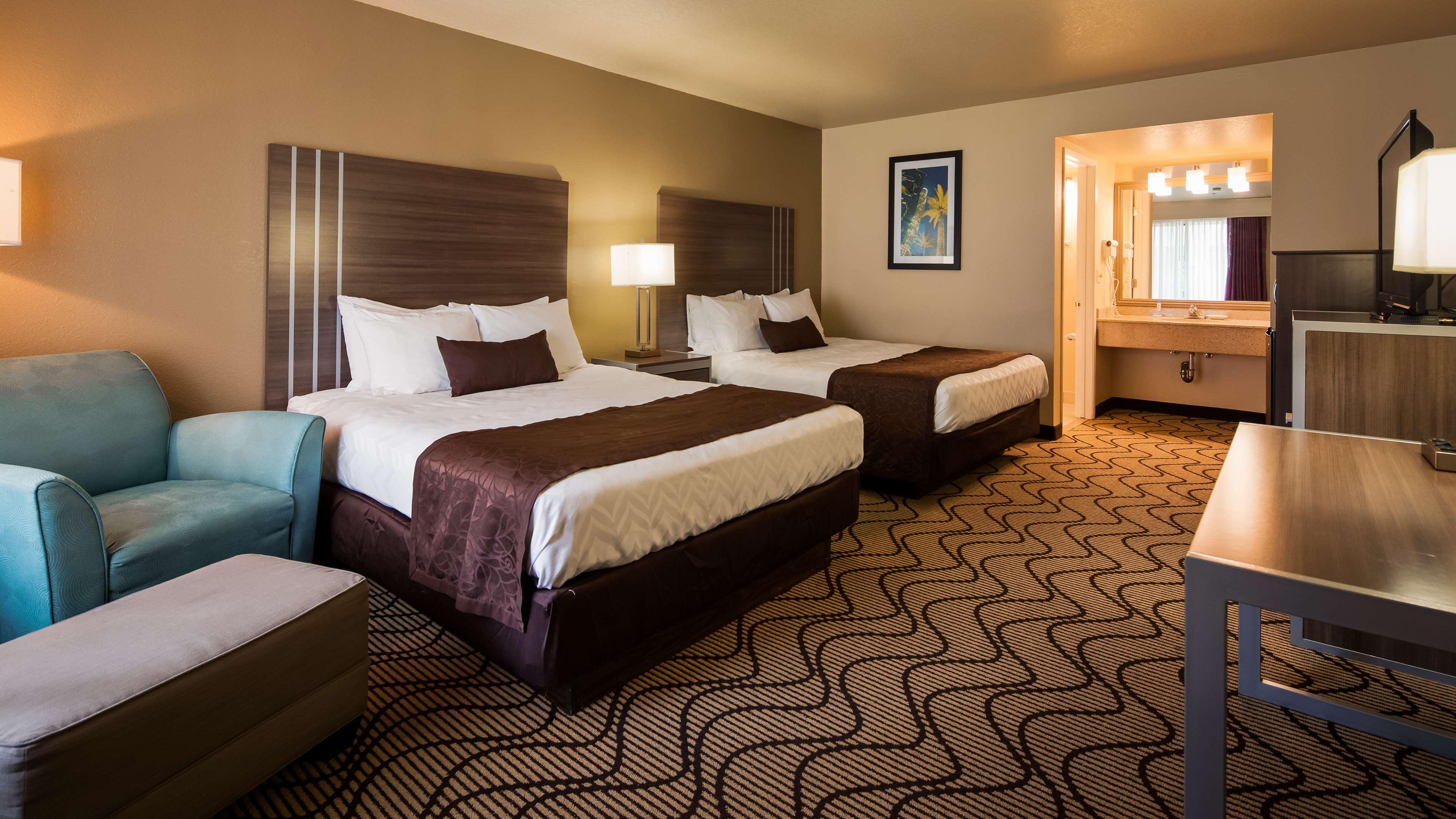 Quadruple Two Queen Beds