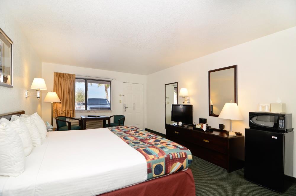 Room King Bed Non Smoking