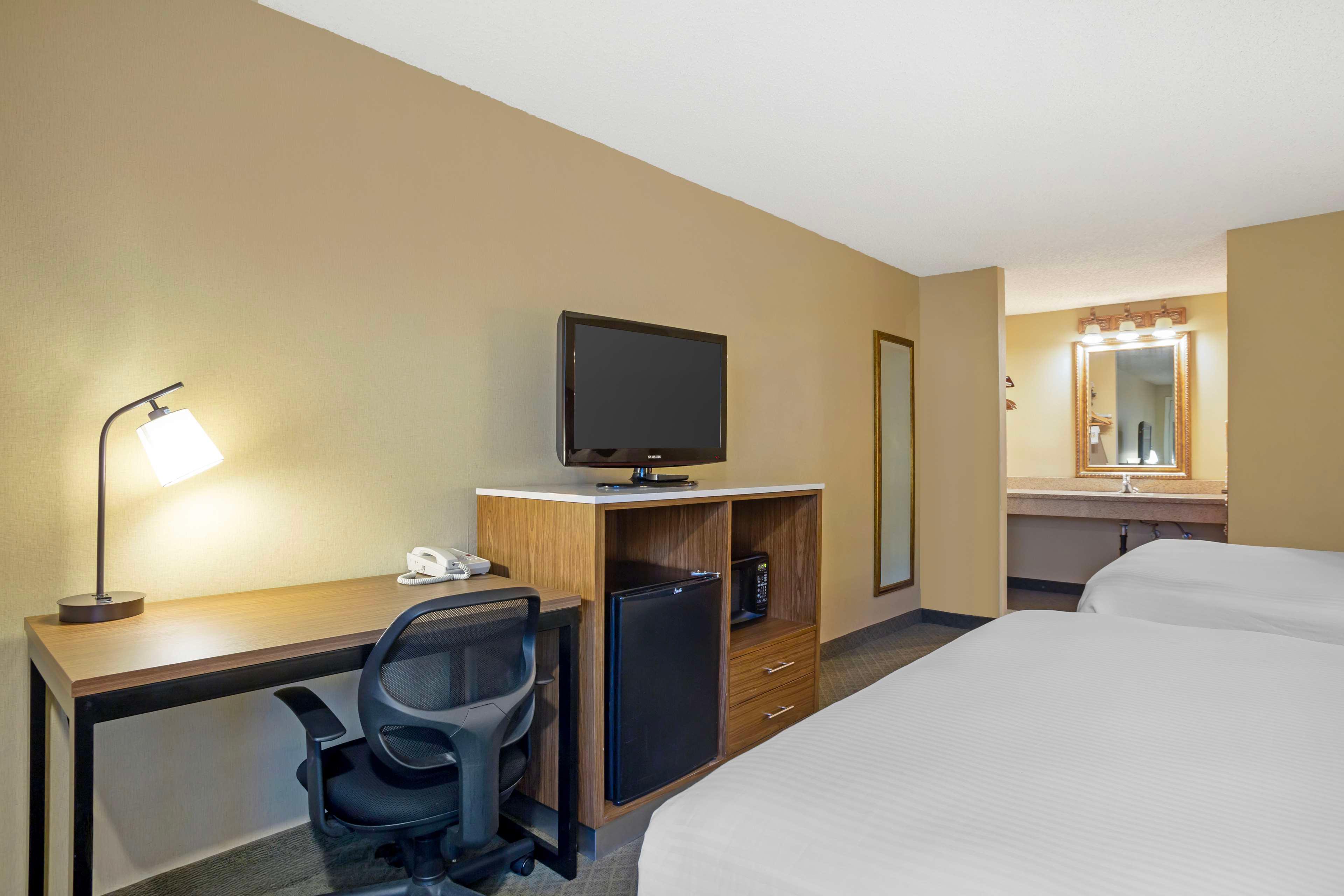 Quadruple Accessible-two Queen Beds