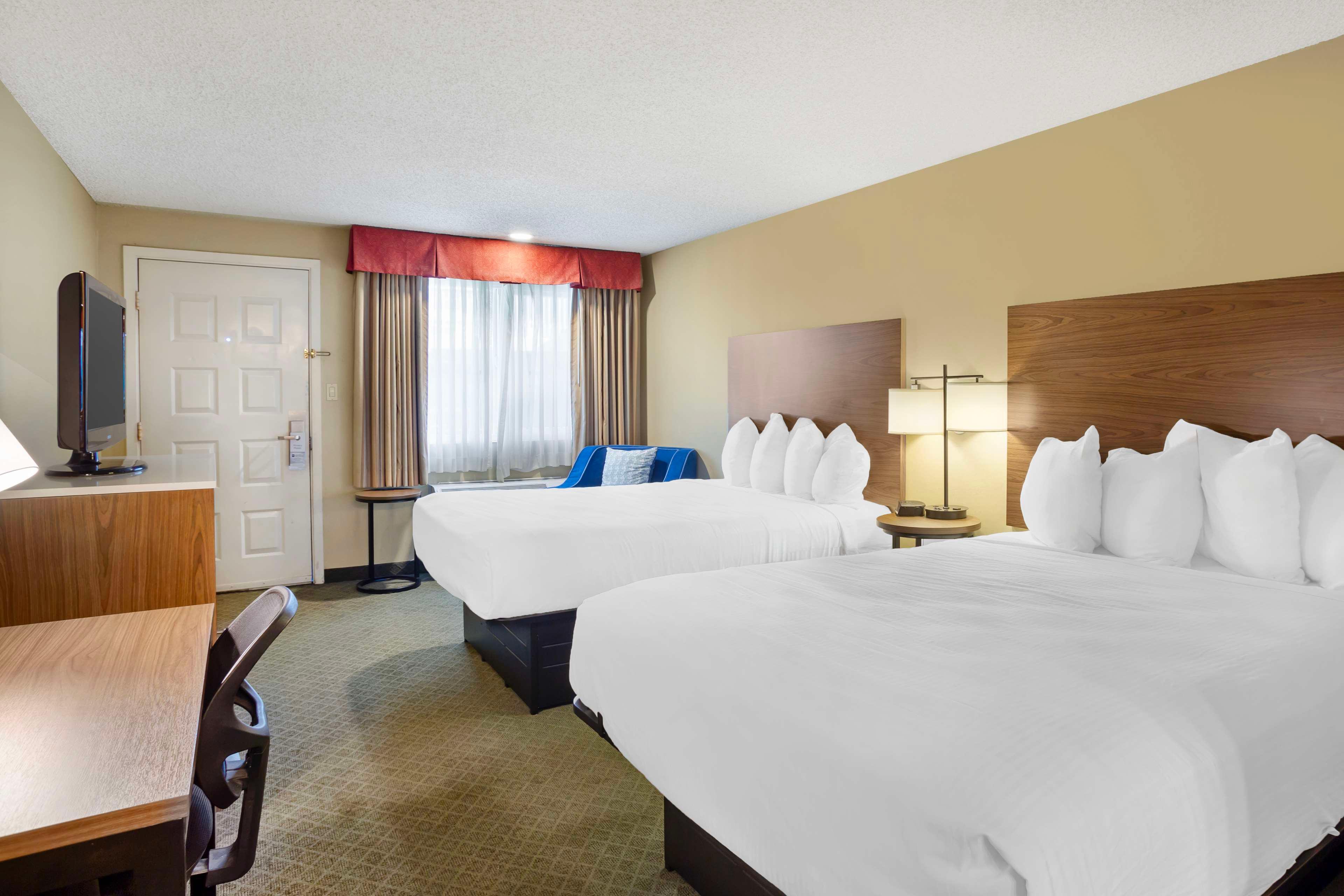 Quadruple Two Queen Beds Non Smoking