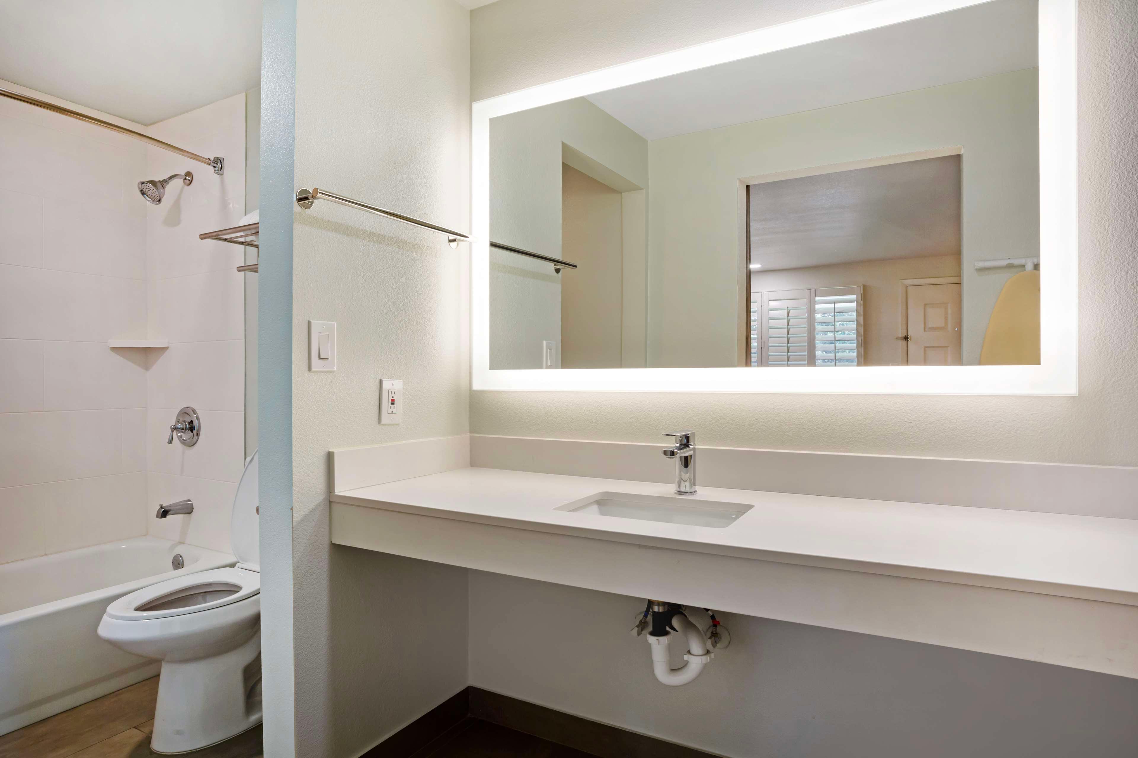 Double King Bed Non Smoking