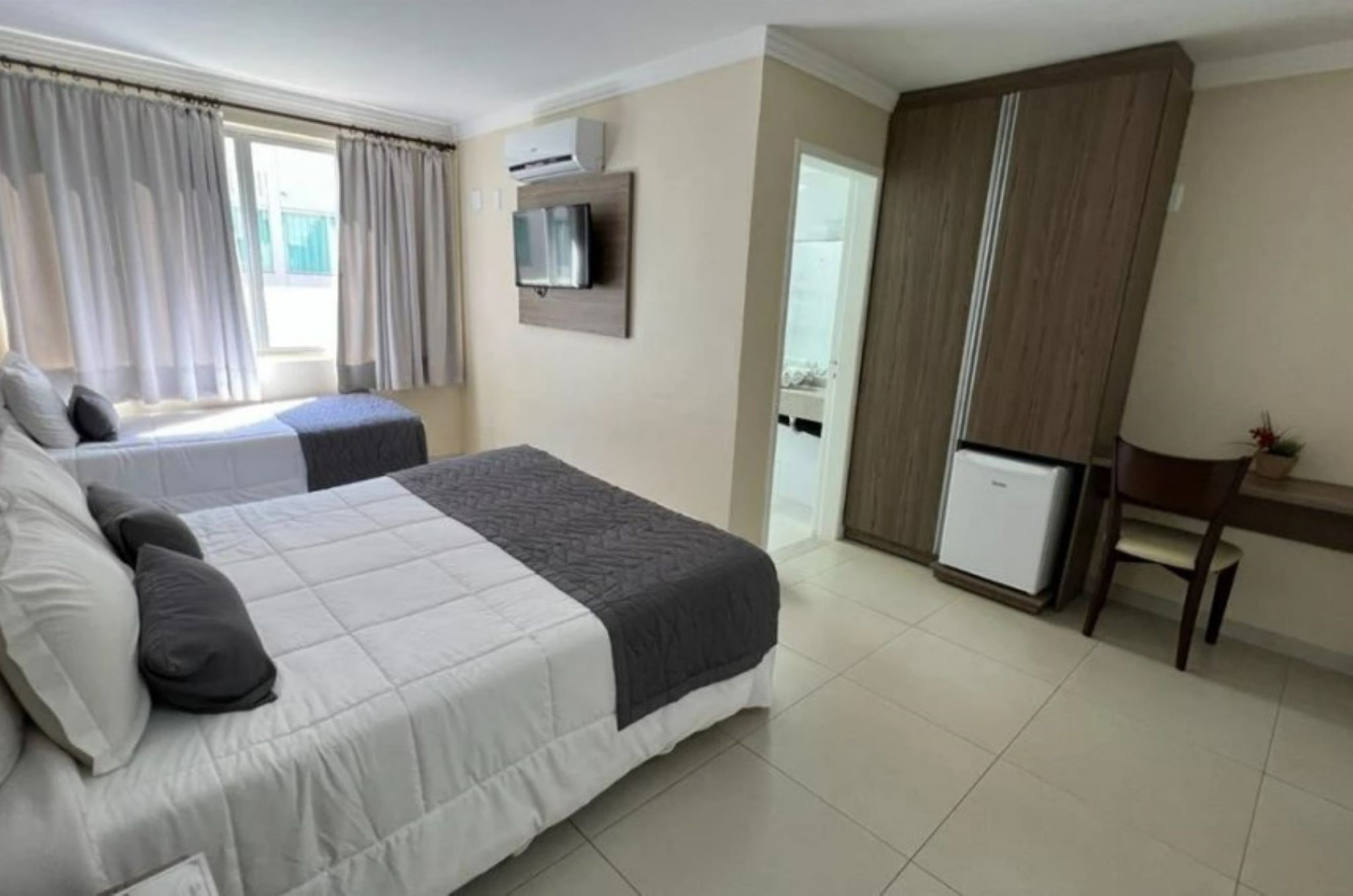 Triple Deluxe Two Beds