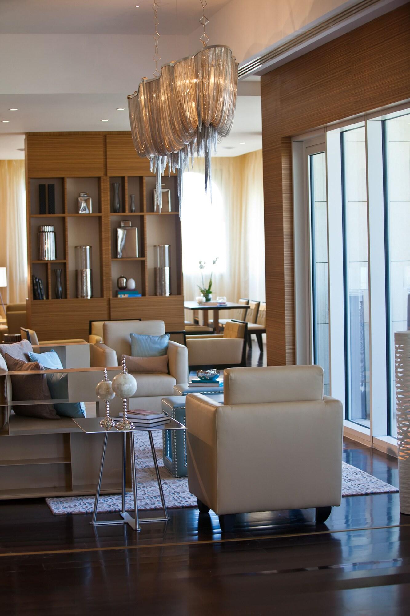 Suite City View King Bed