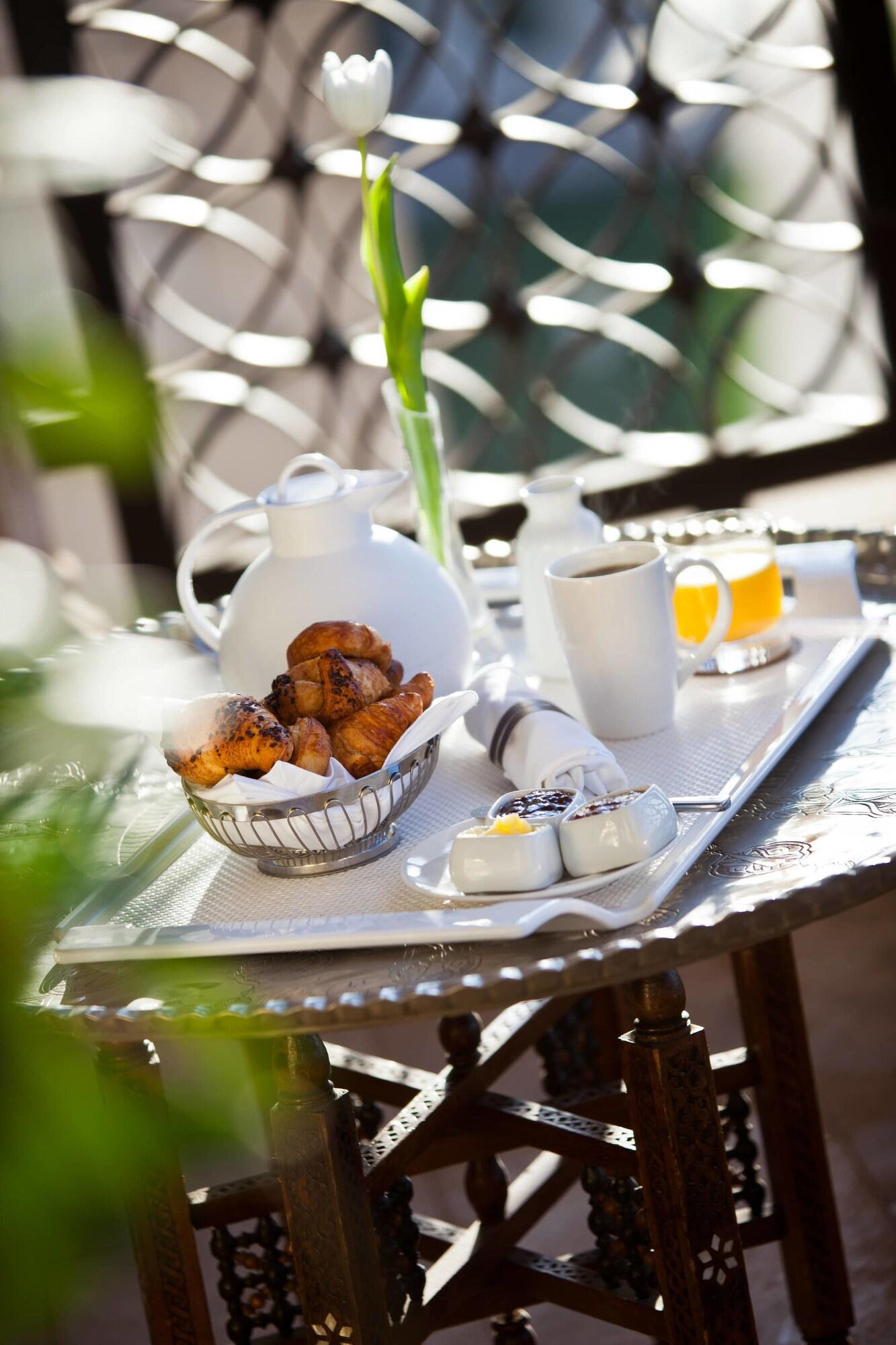 Suite City View King Bed