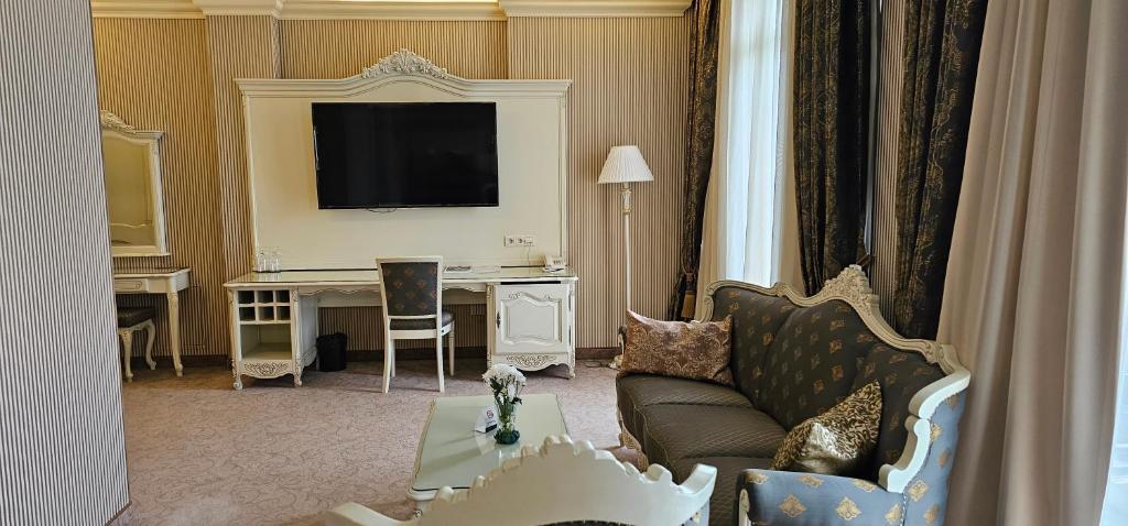 Suite Deluxe with Balcony