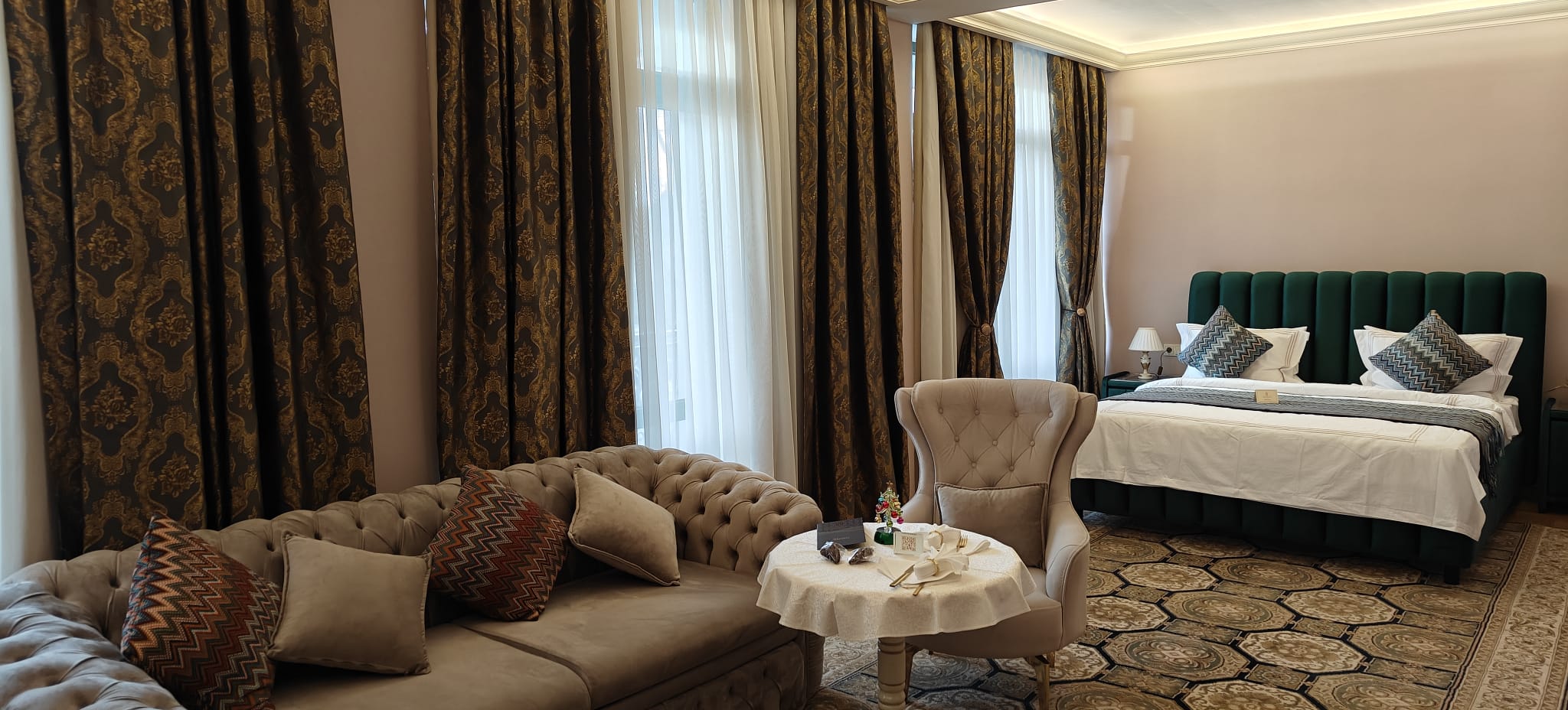 Suite Deluxe City View King Bed