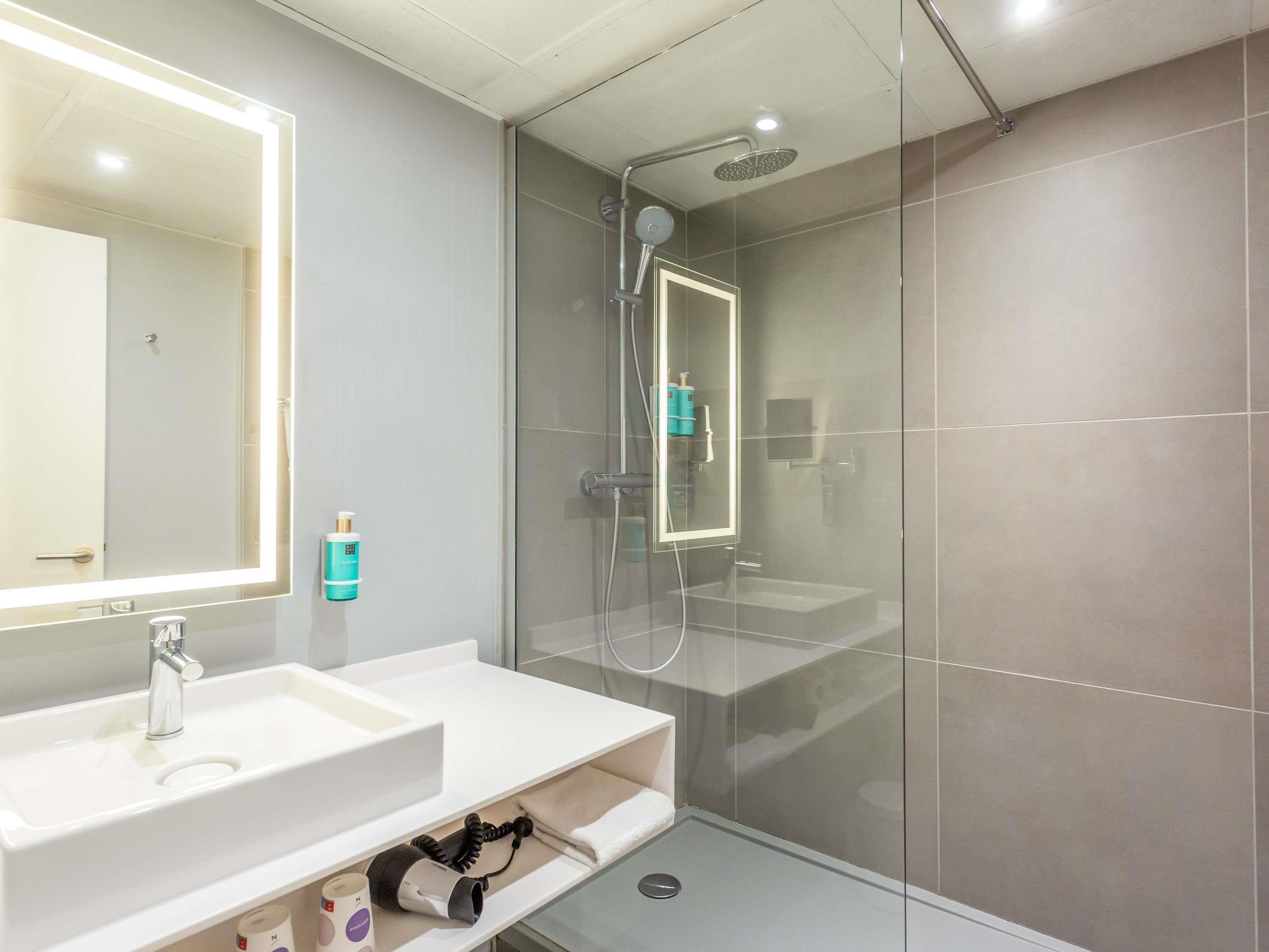 Double Executive Queen Bed