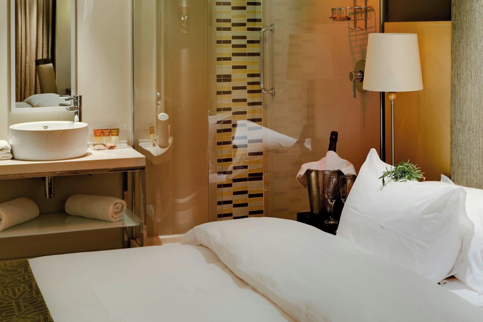 Double King Size Bed