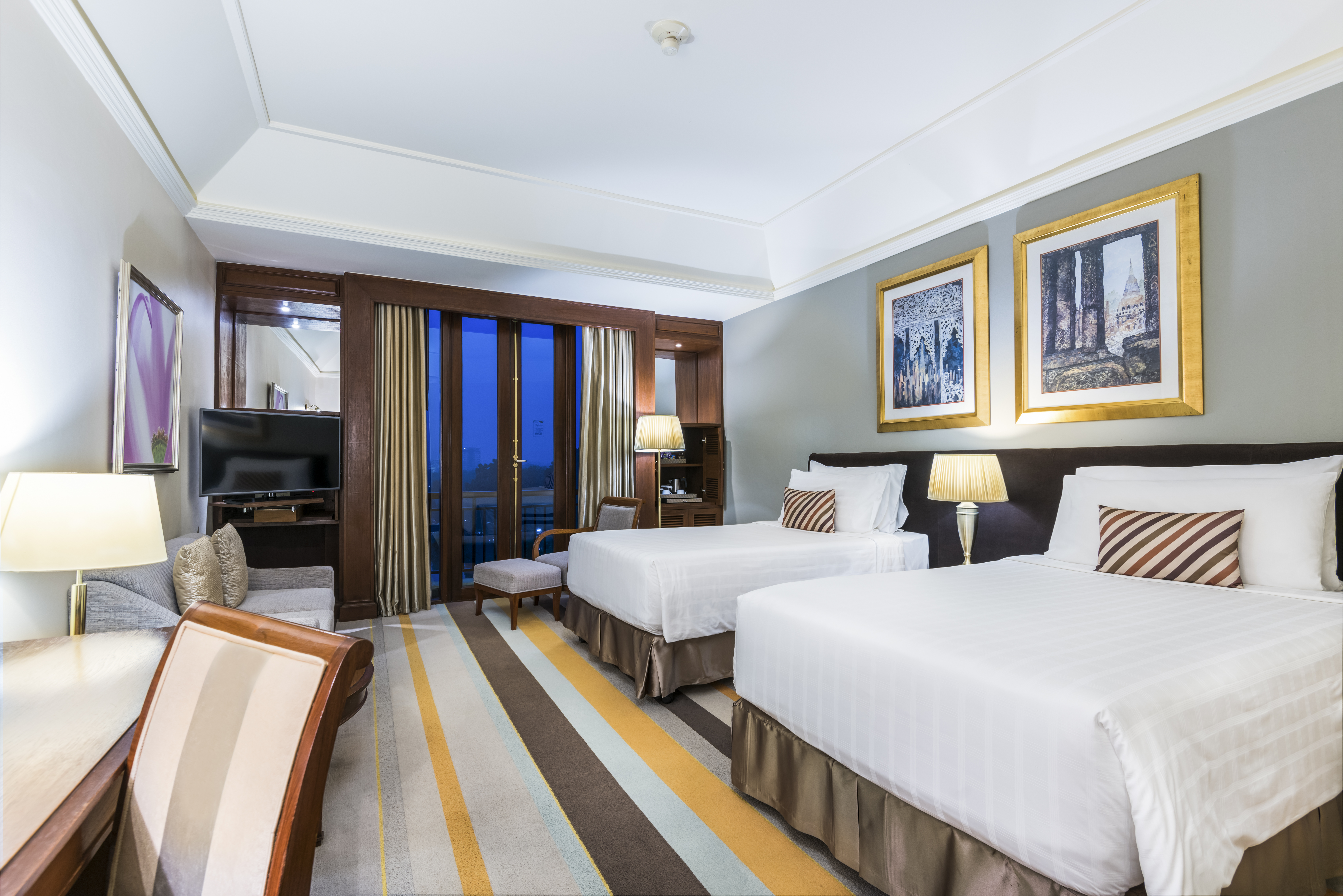 Twin Deluxe Two Beds