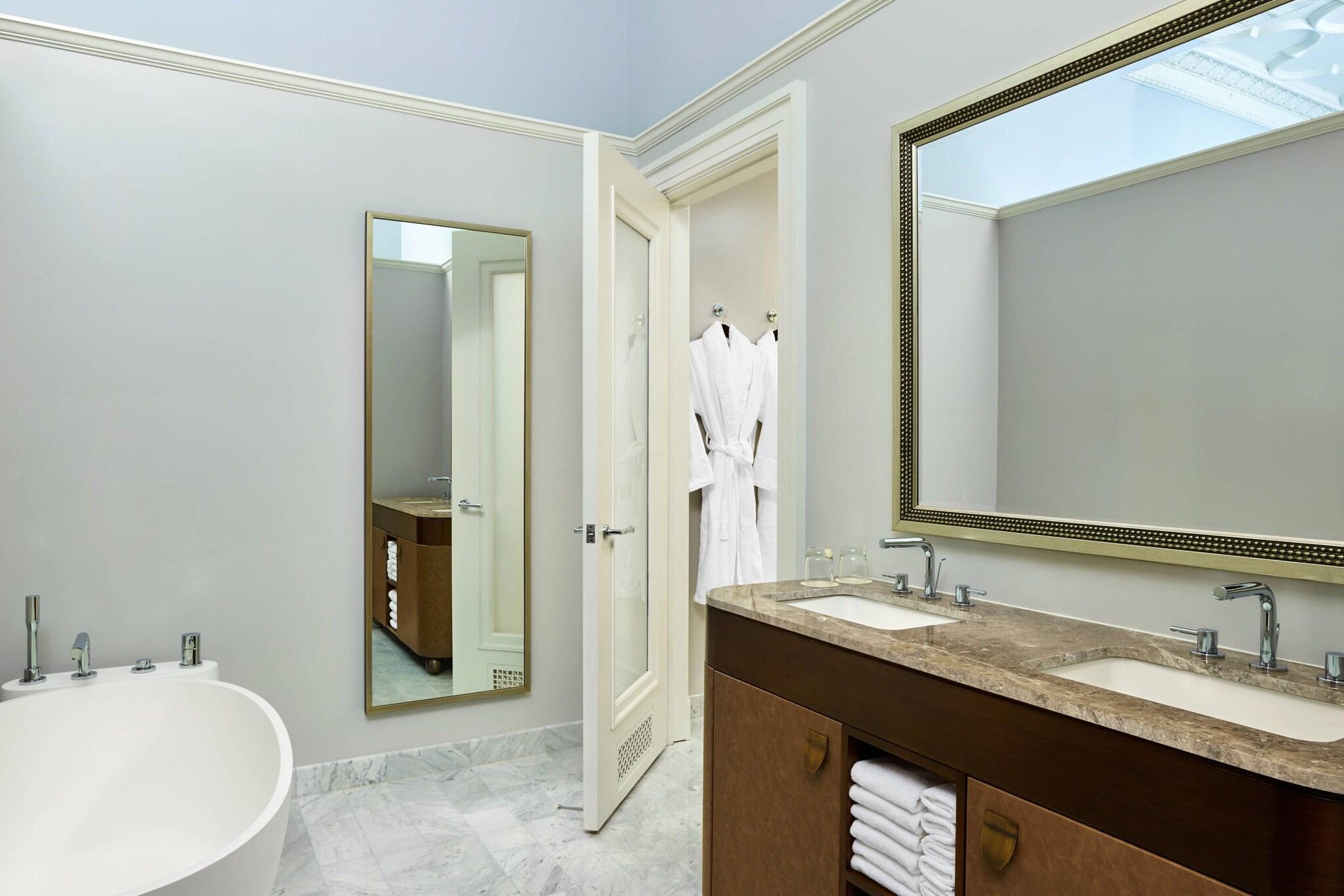 Suite King Bed One Bedroom 