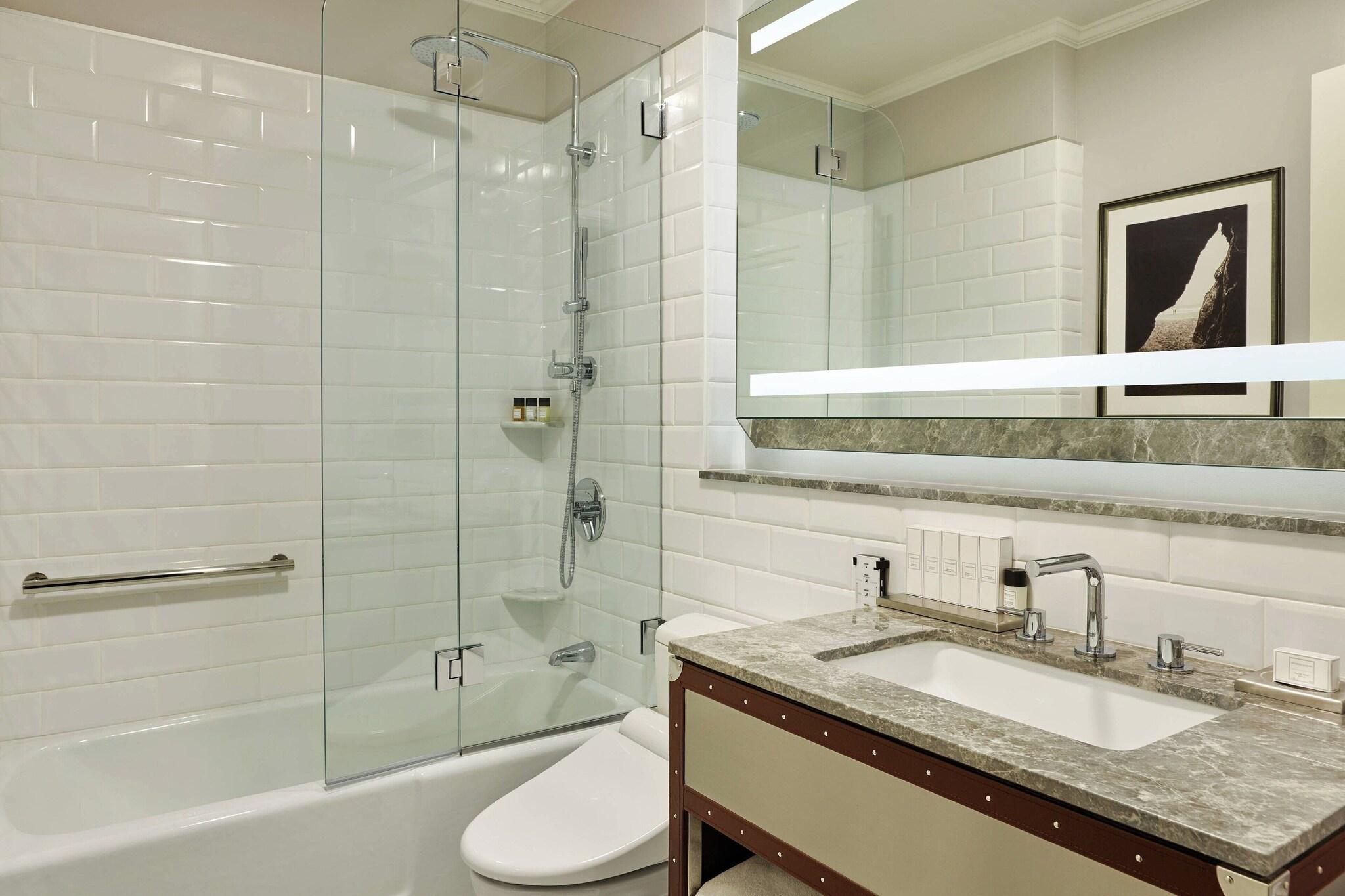 Double Deluxe King Bed