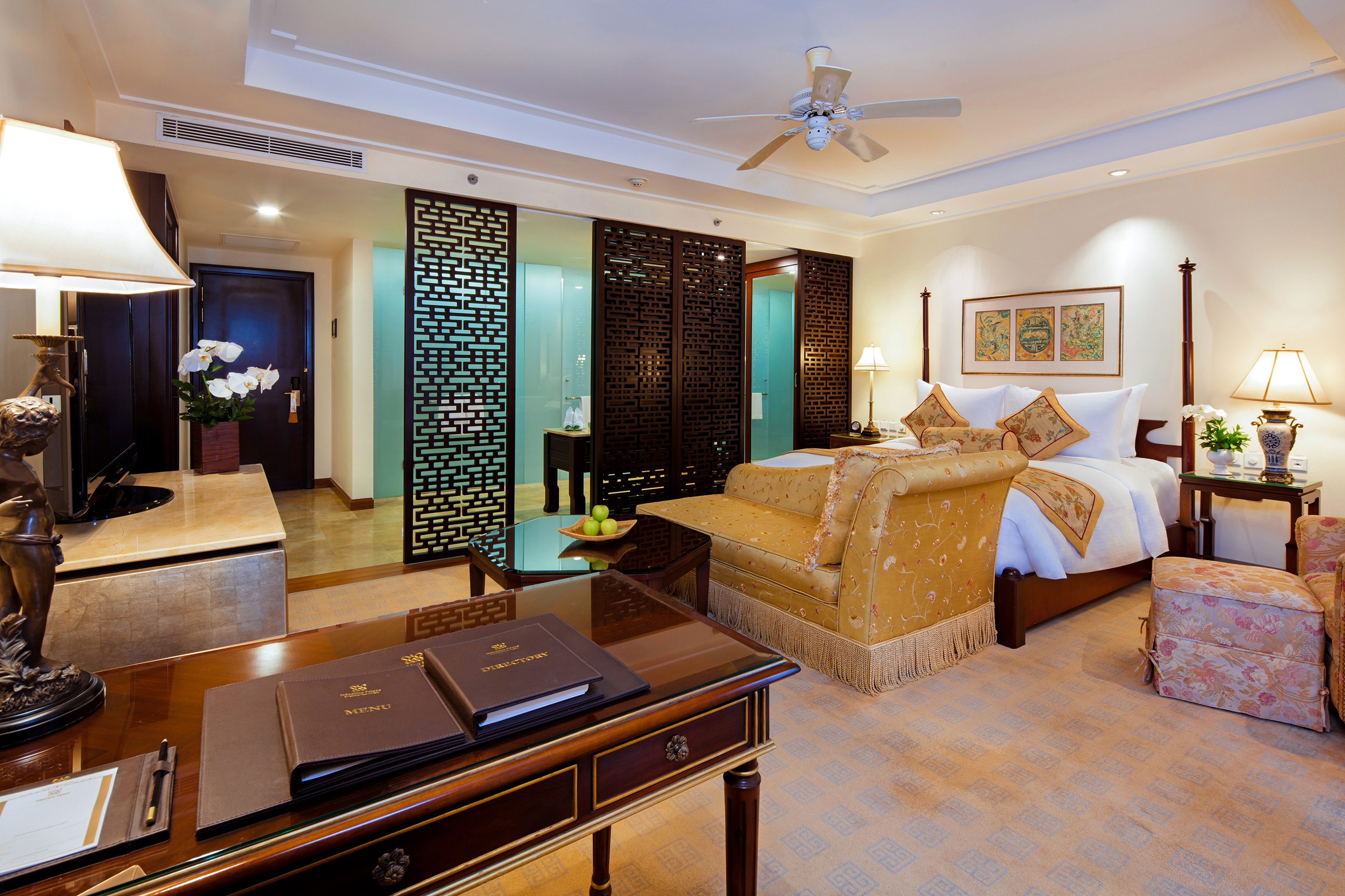 Studio King Size Bed