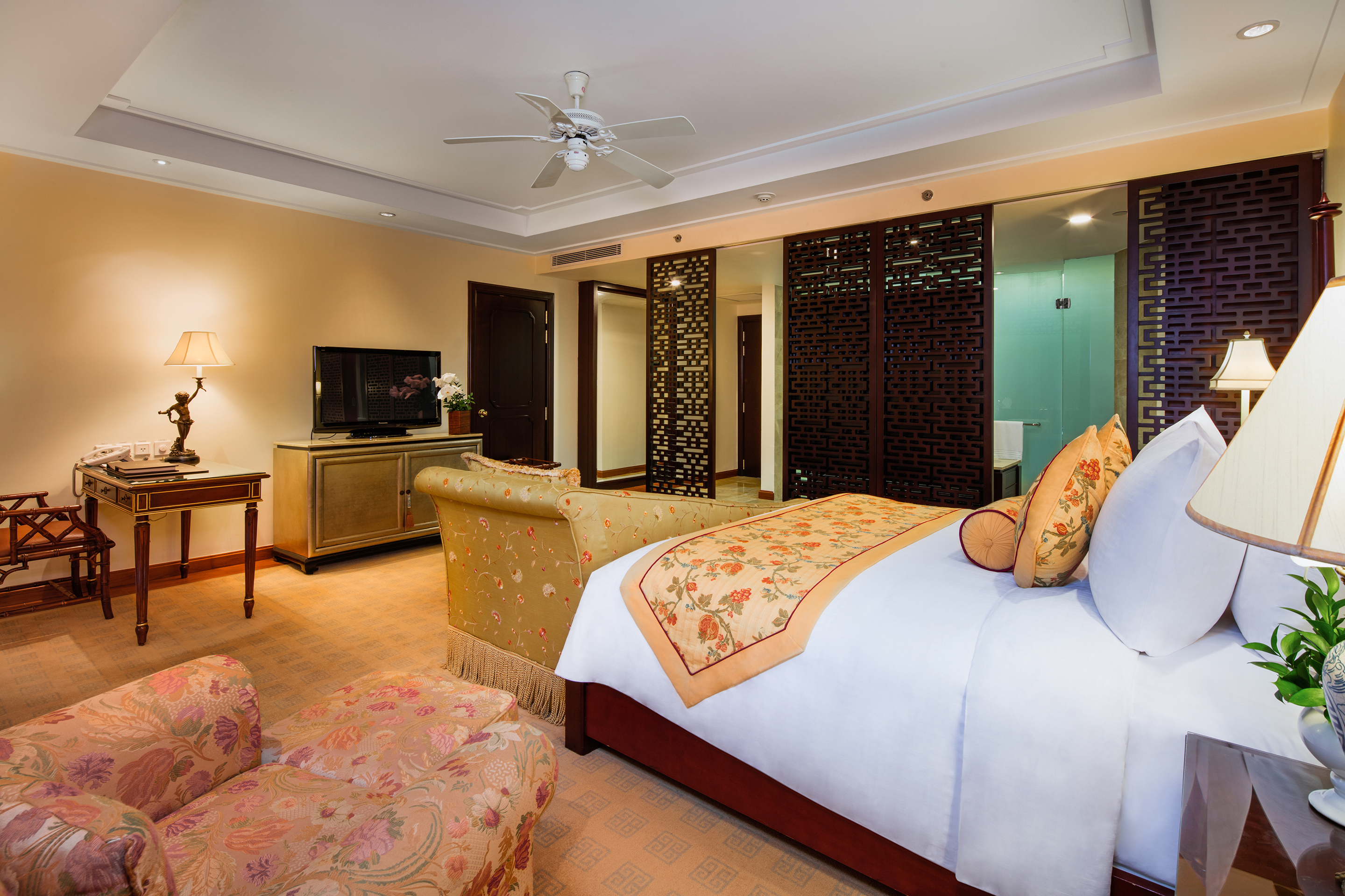 Studio King Size Bed