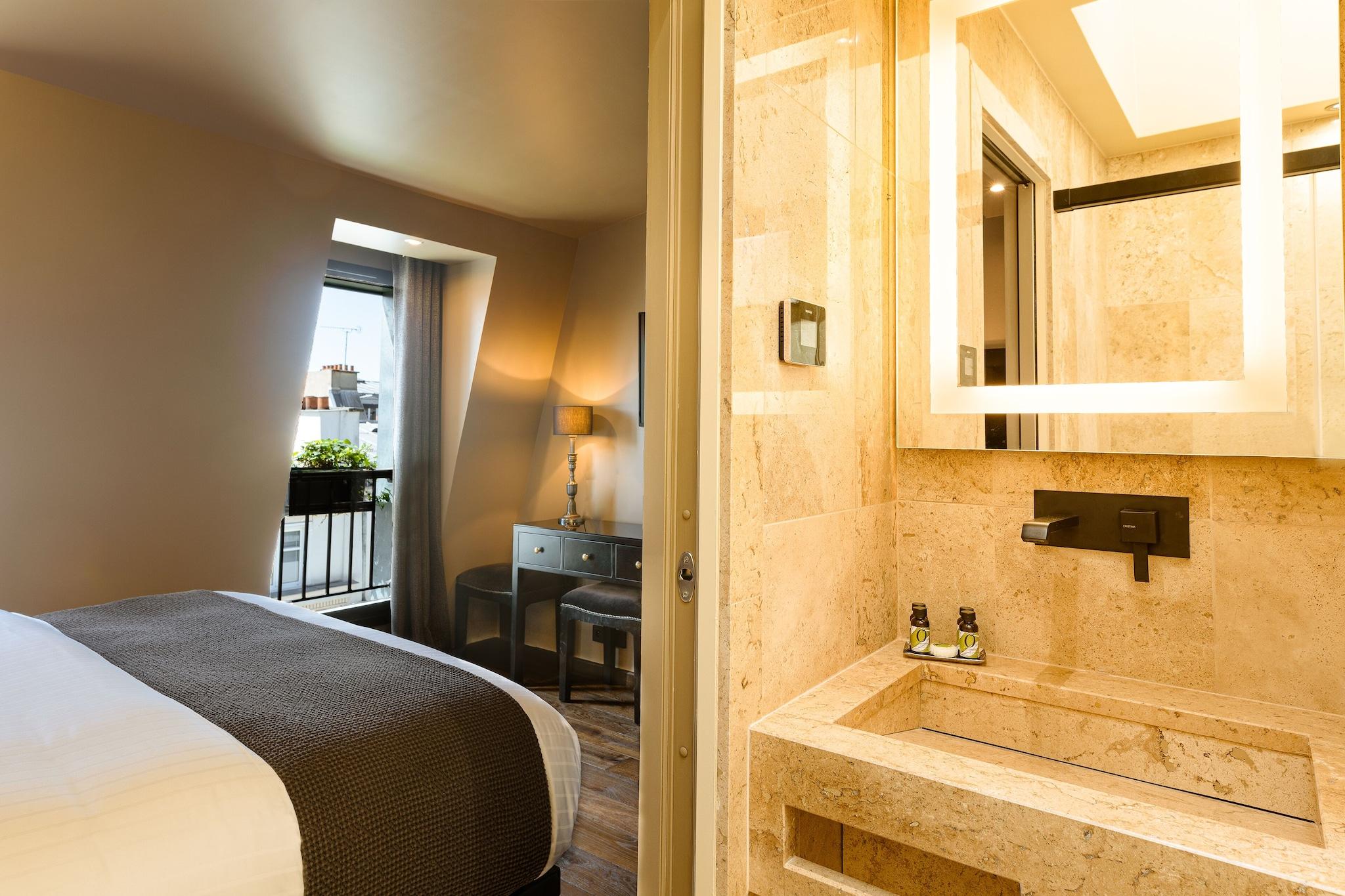 Double Deluxe Queen Bed