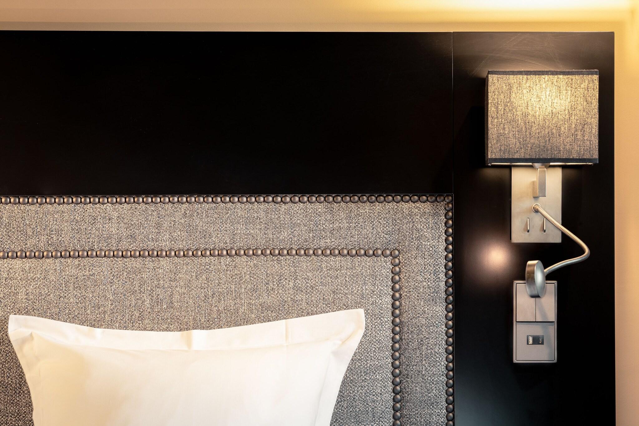 Double Deluxe Queen Bed