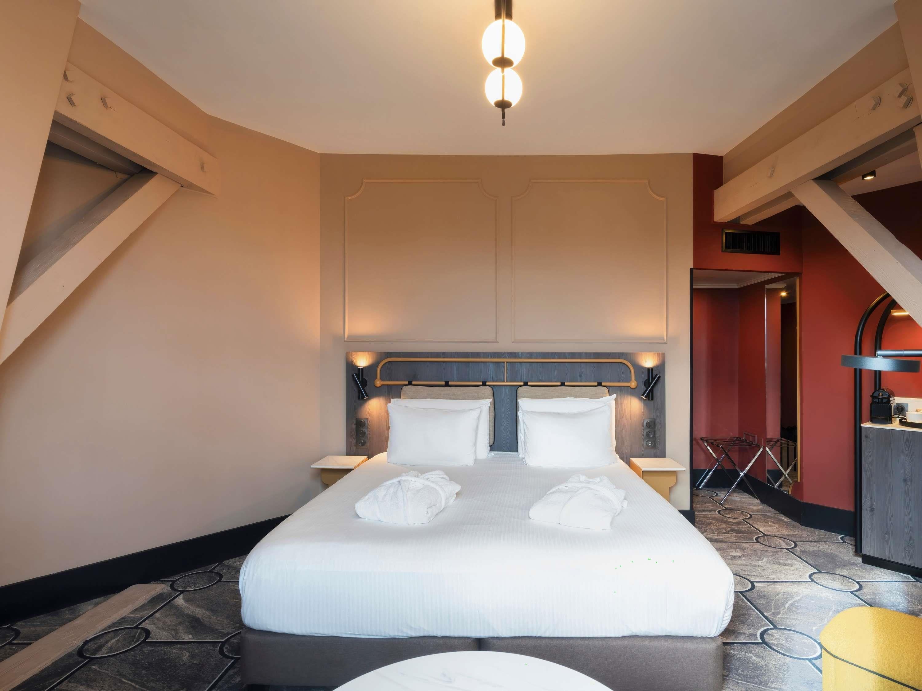 Double Deluxe King Bed