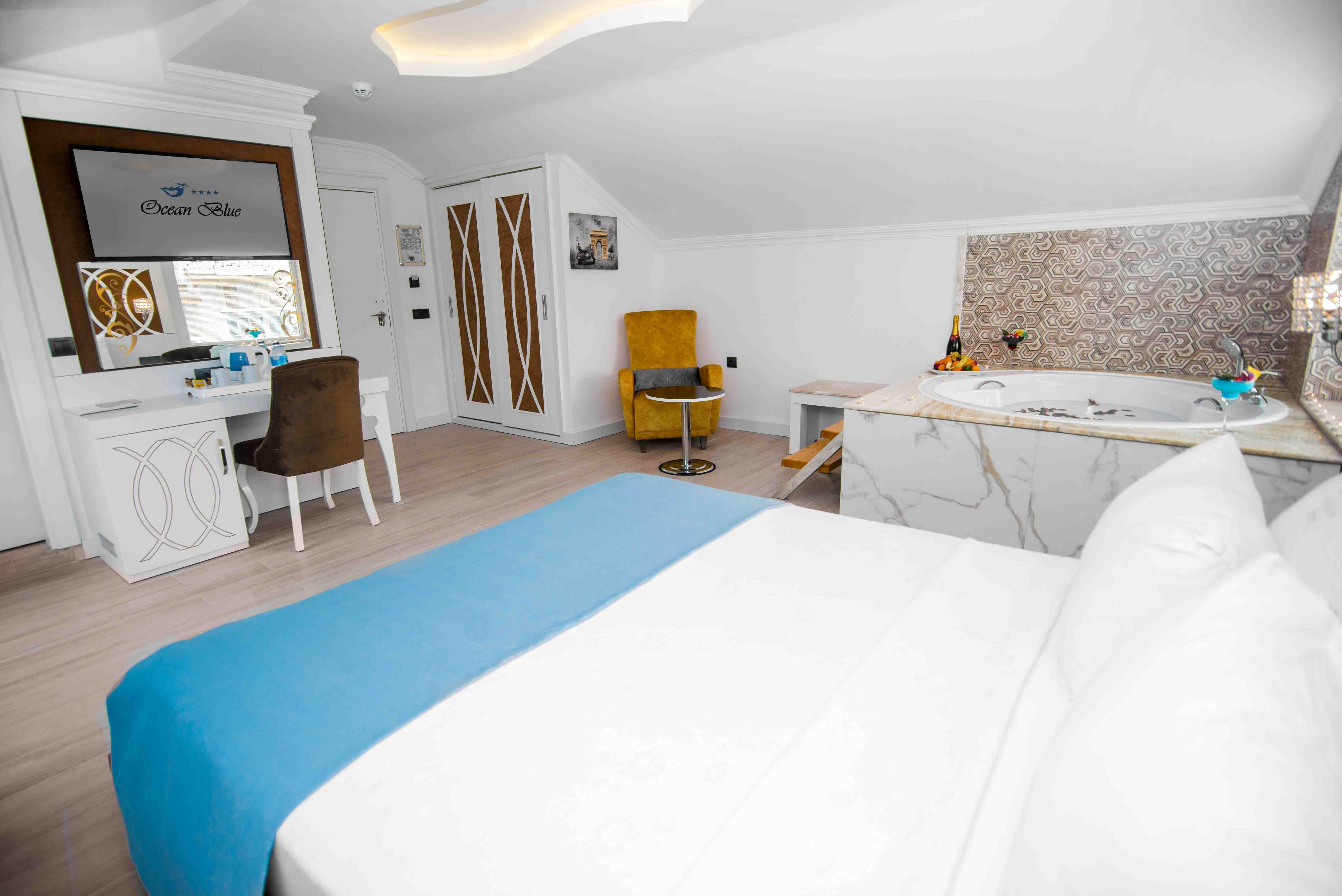 Double Deluxe with Jacuzzi