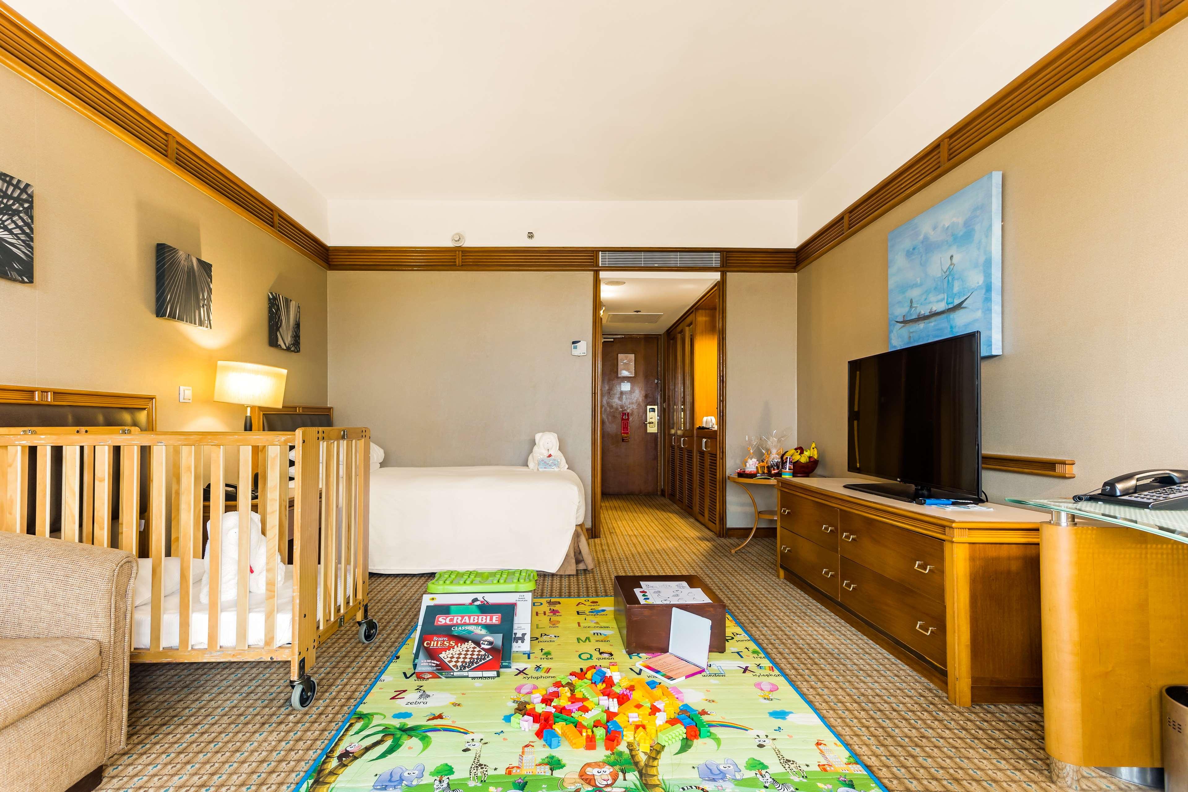 Room Connecting Room