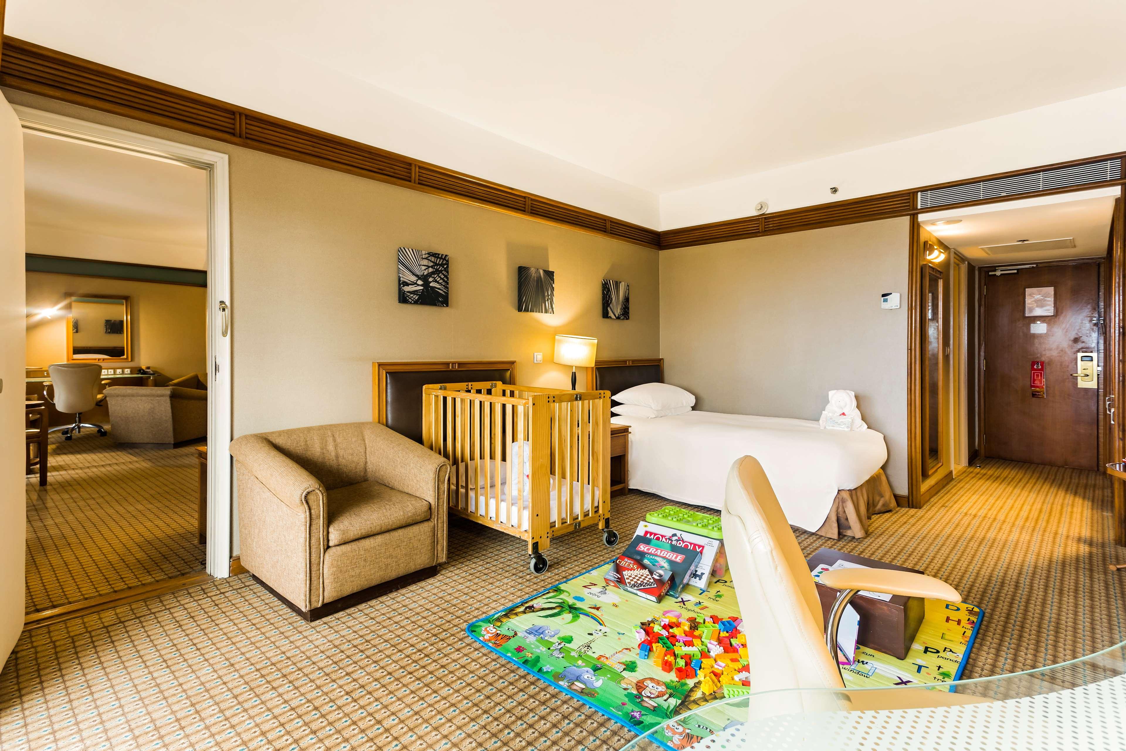 Room Connecting Room