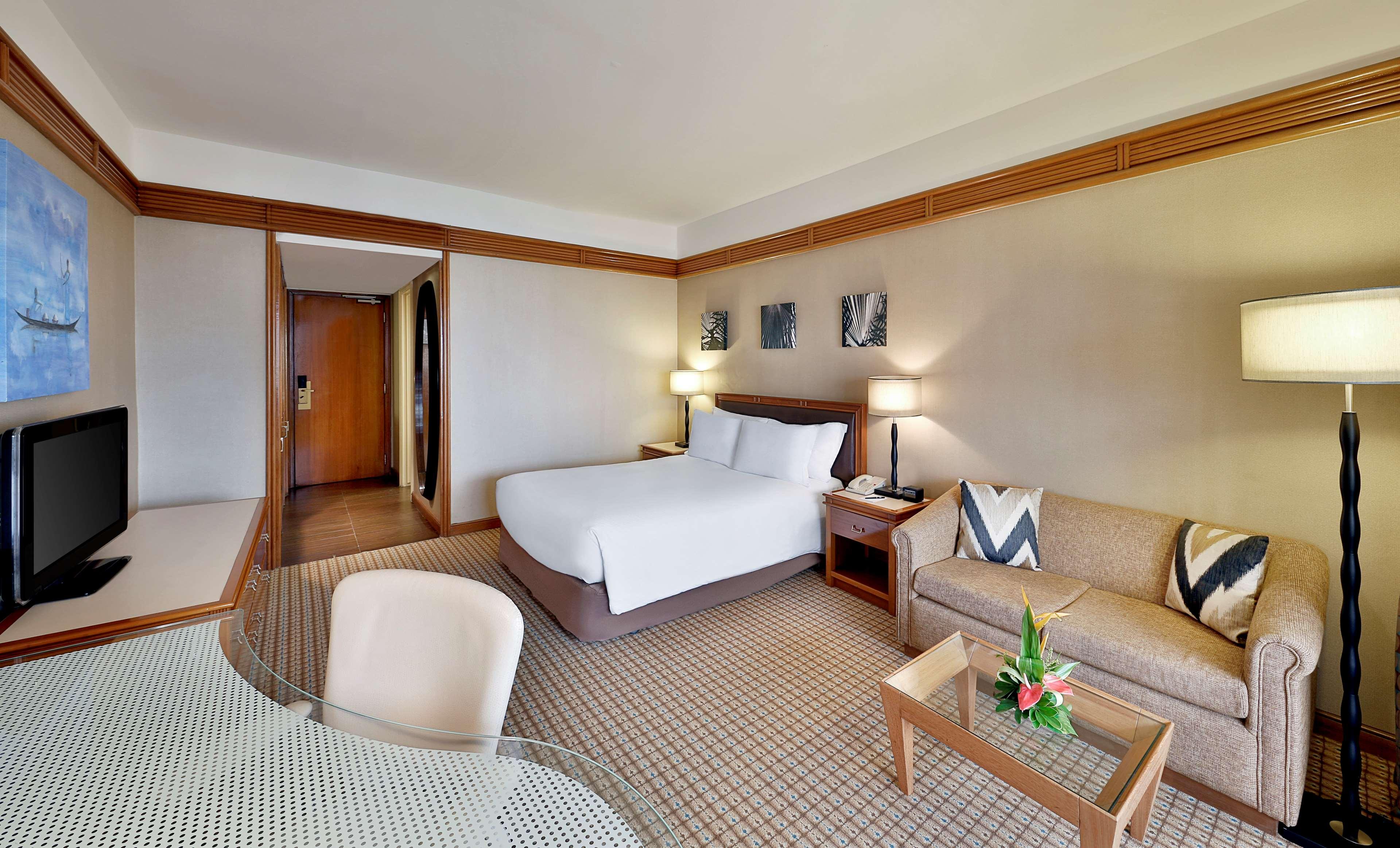 Double Executive Queen Bed