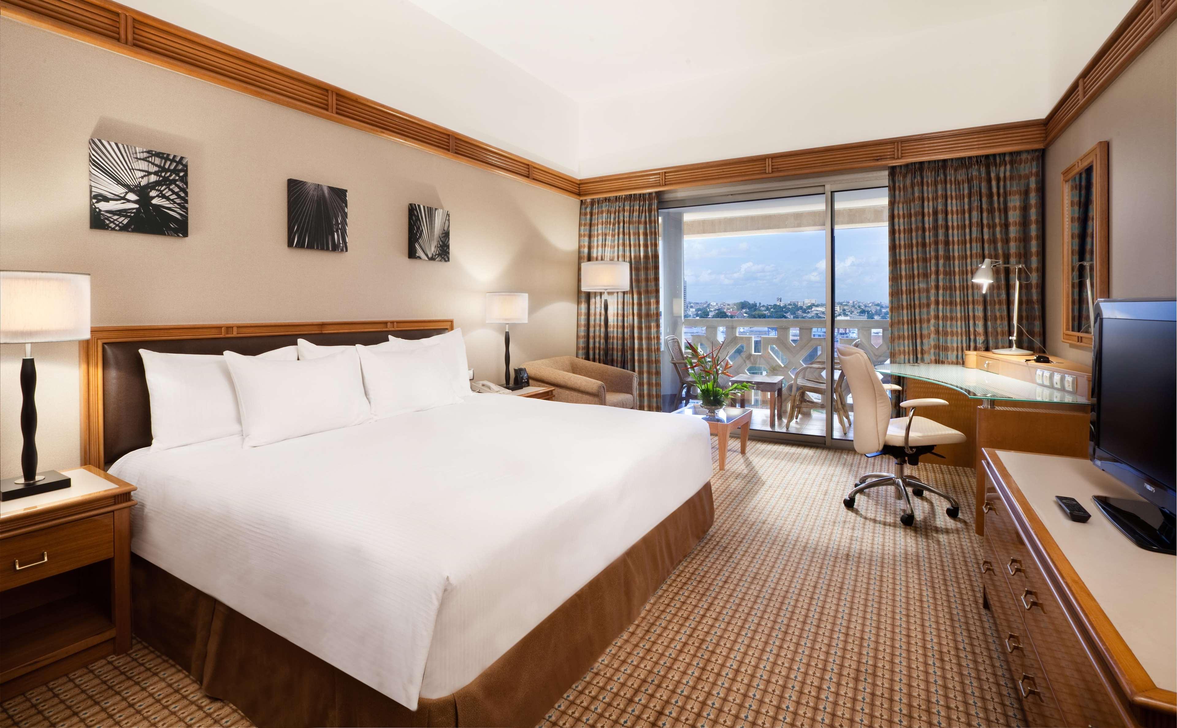 Double Executive Queen Bed