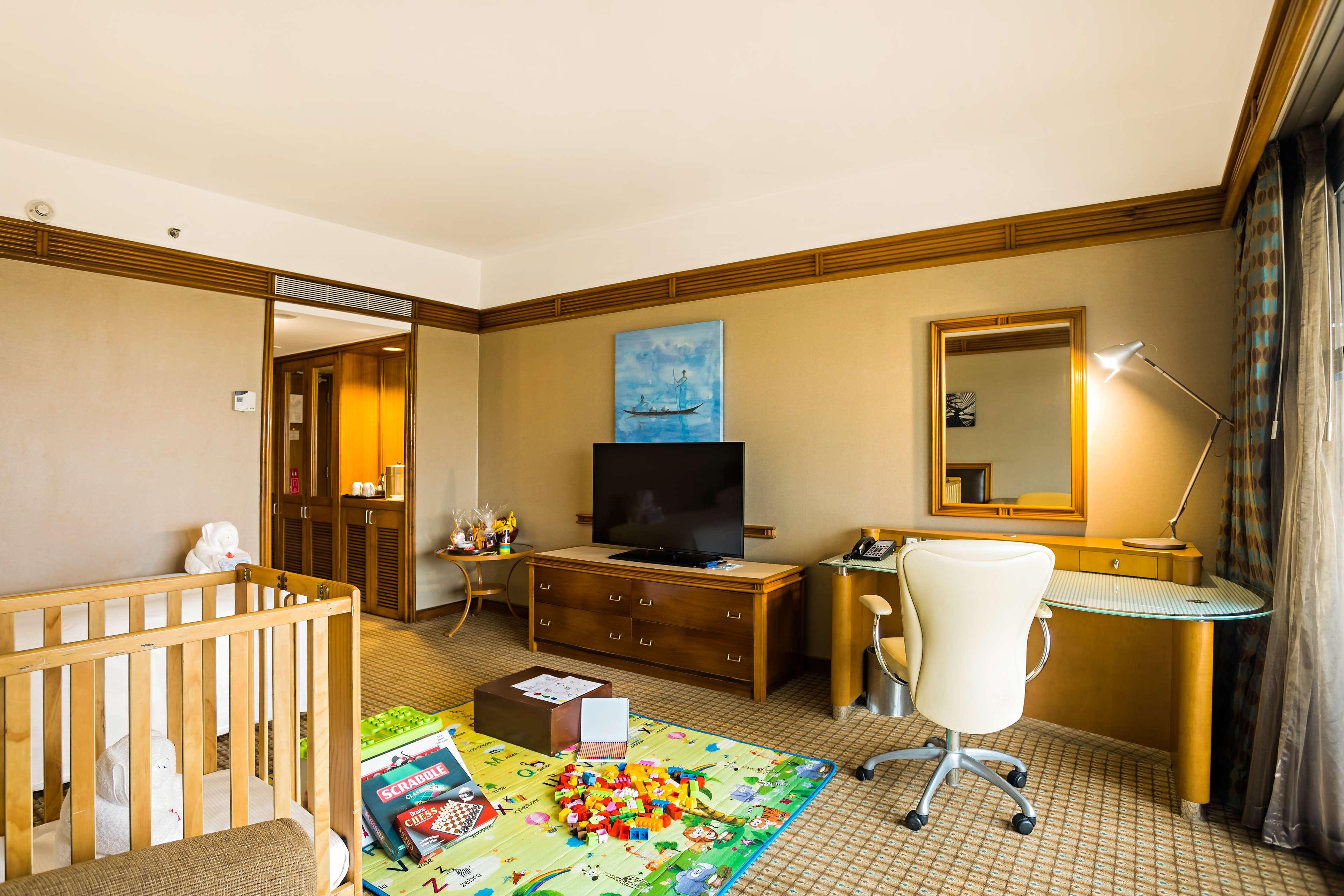 Room Connecting Room