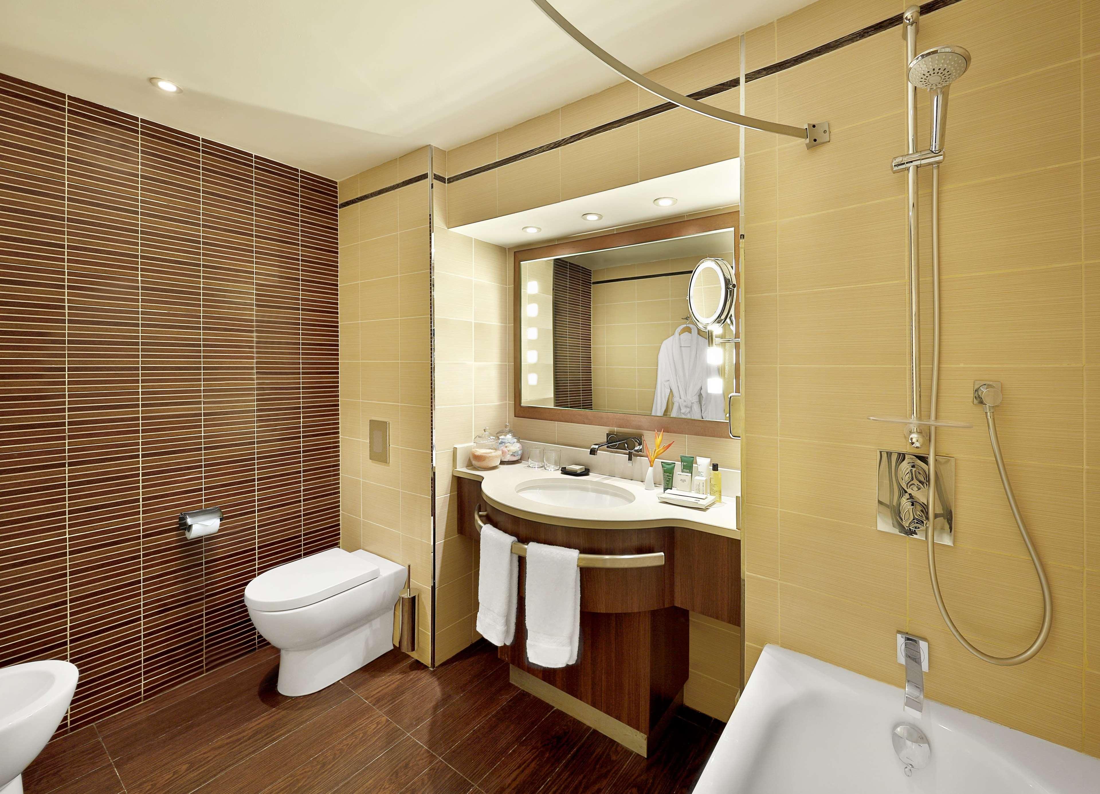 Double Executive Queen Bed