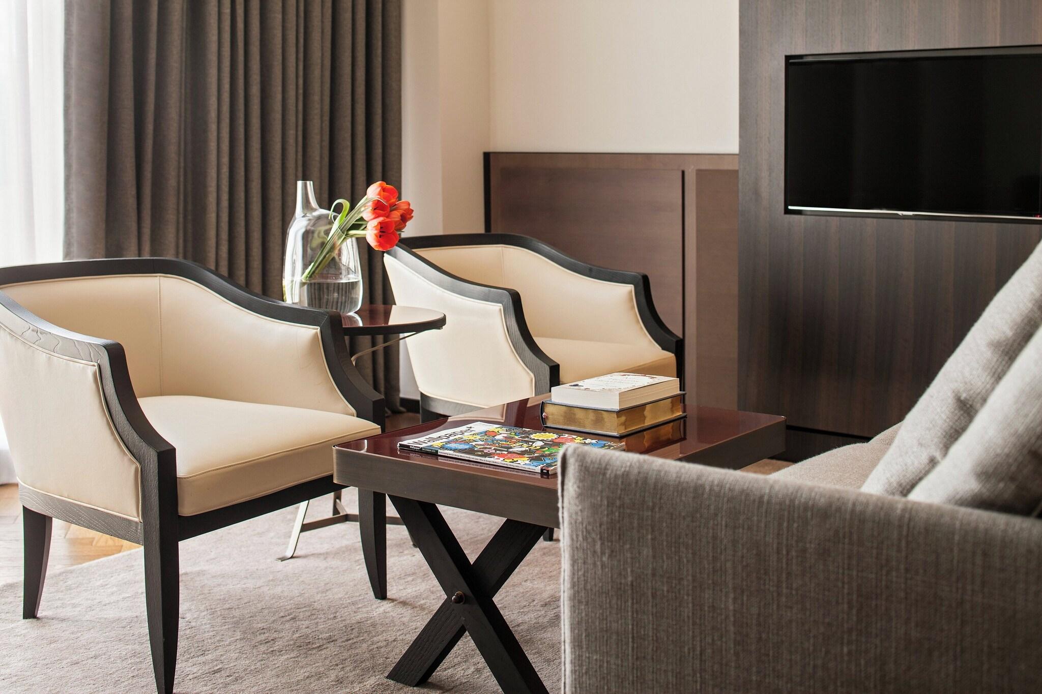 Junior Suite City View King Bed