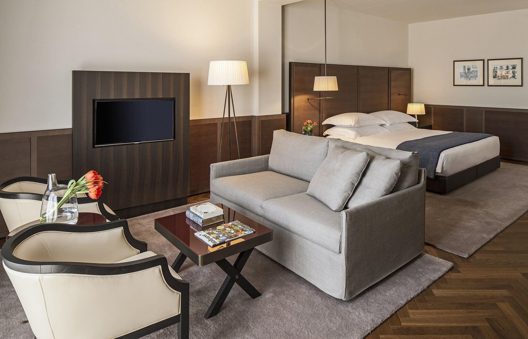 Junior Suite City View King Bed