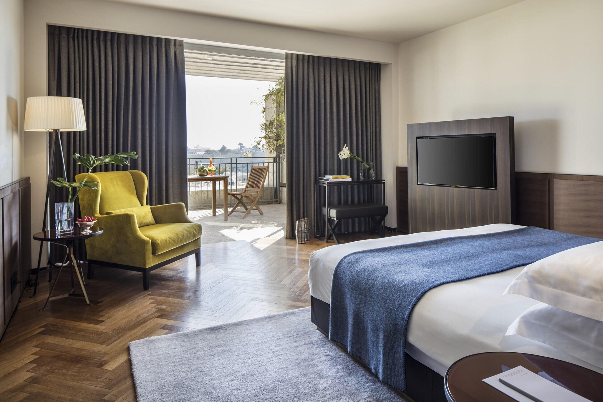 Junior Suite City View King Bed