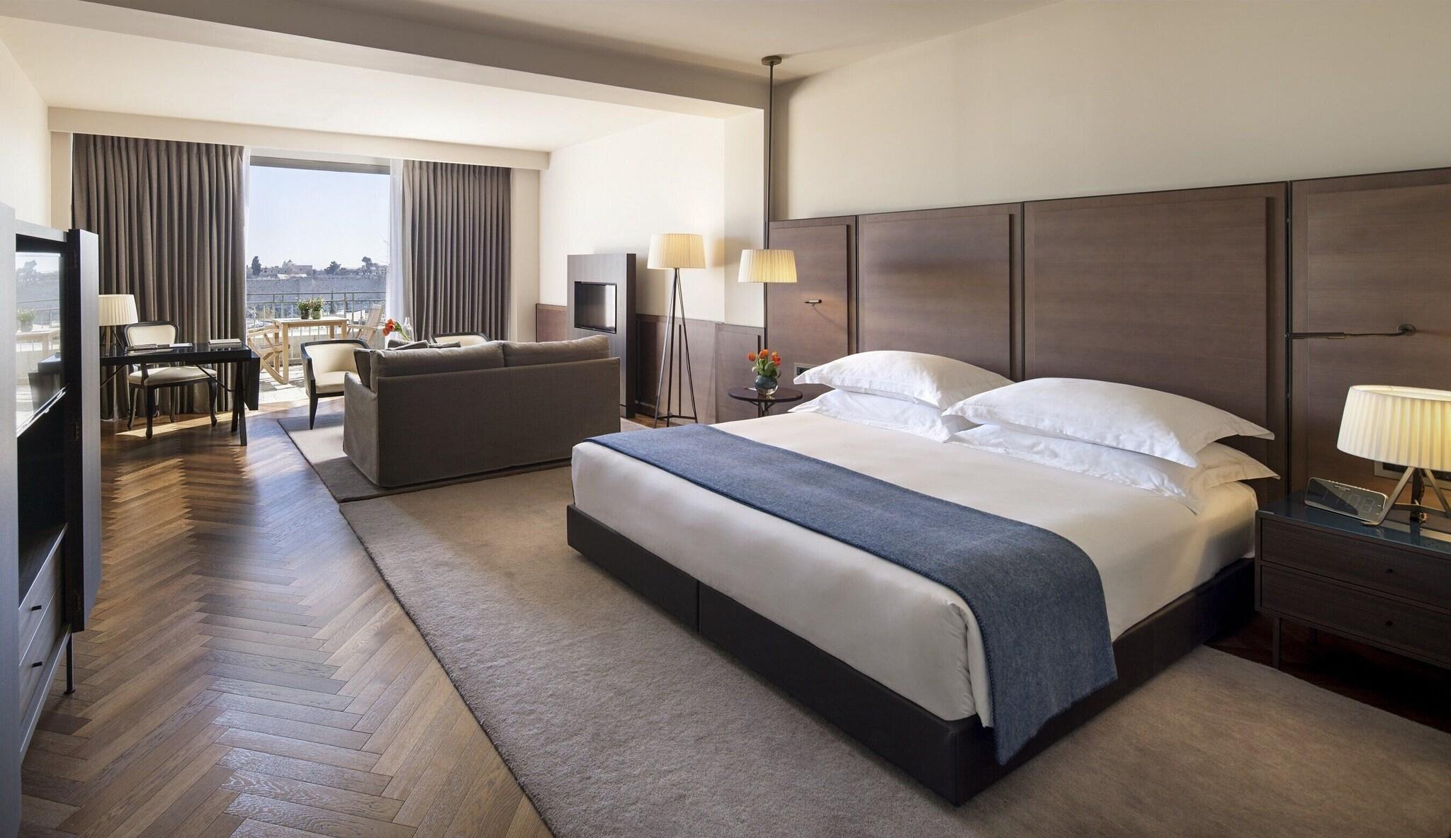 Junior Suite City View King Bed