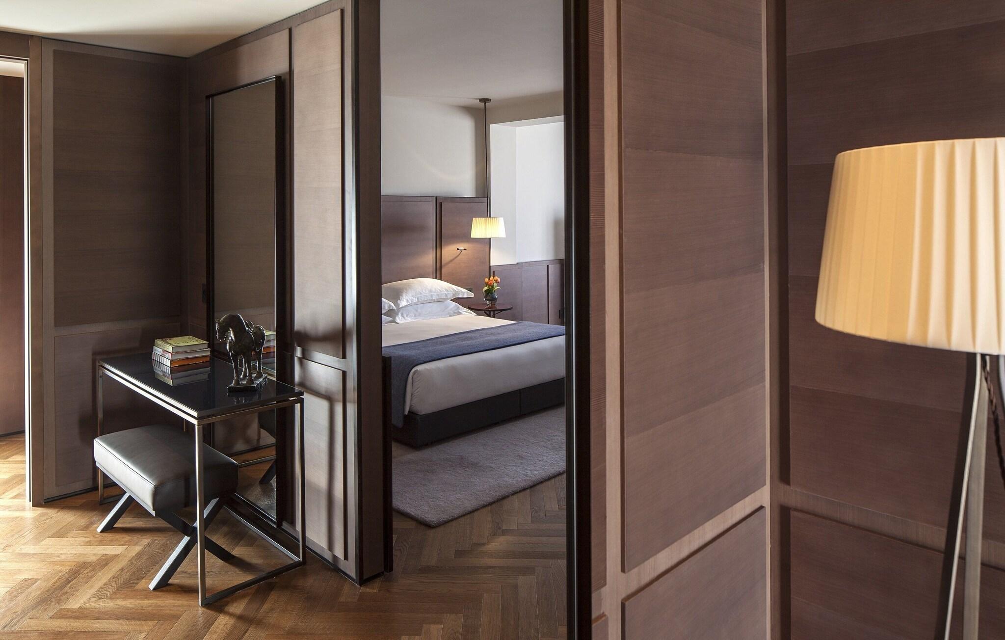 Junior Suite City View King Bed