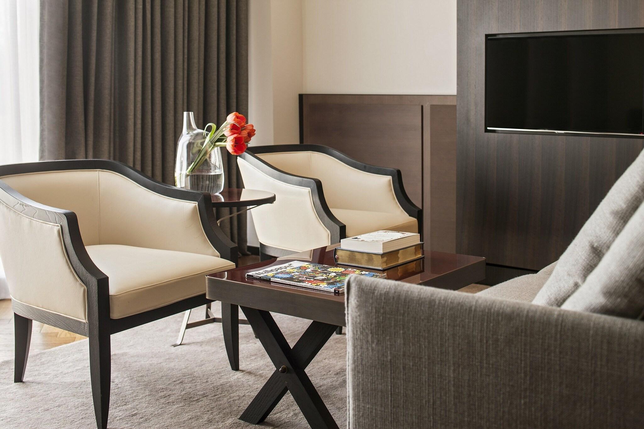 Junior Suite City View King Bed