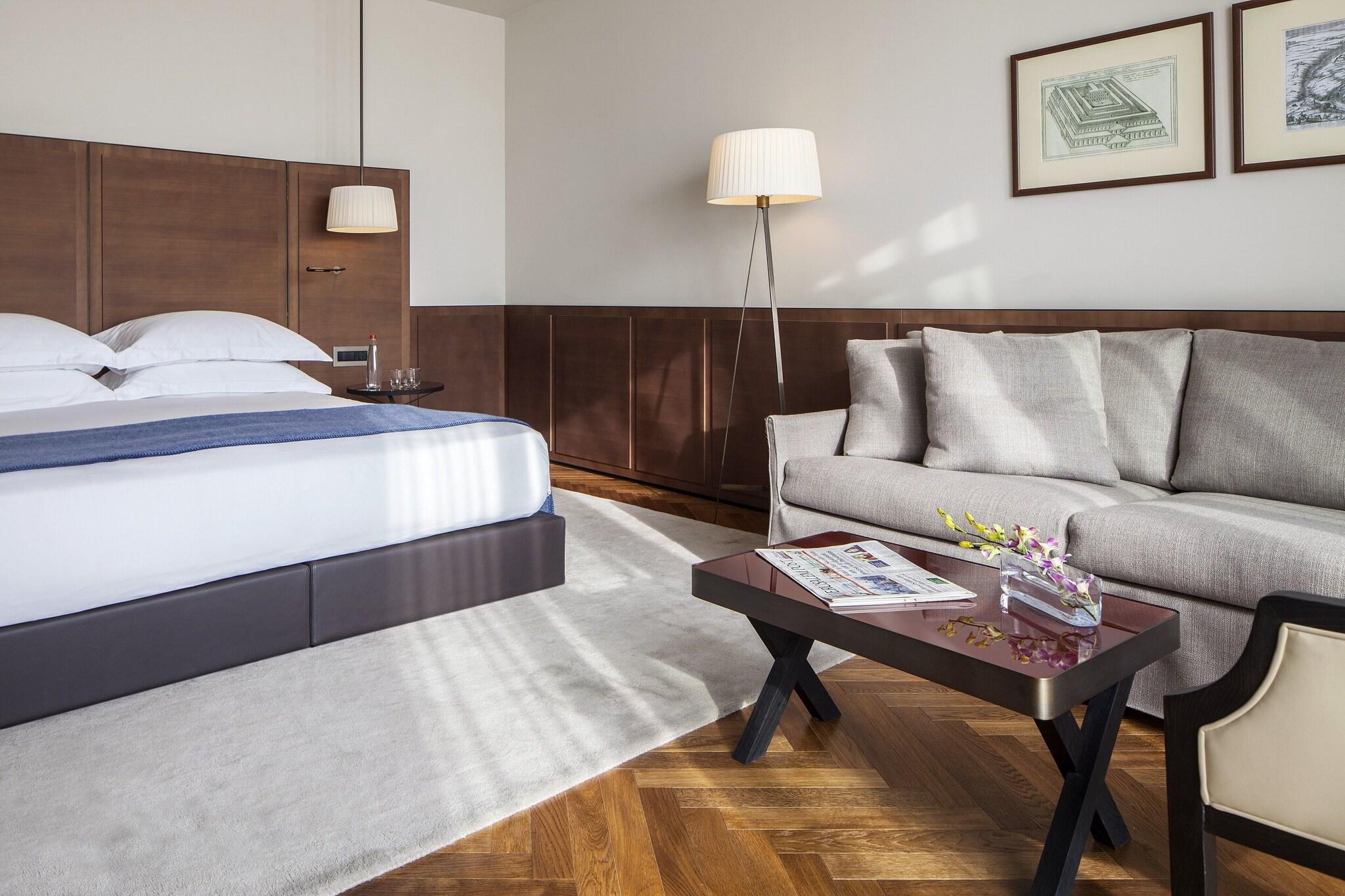 Double Deluxe City View King Bed