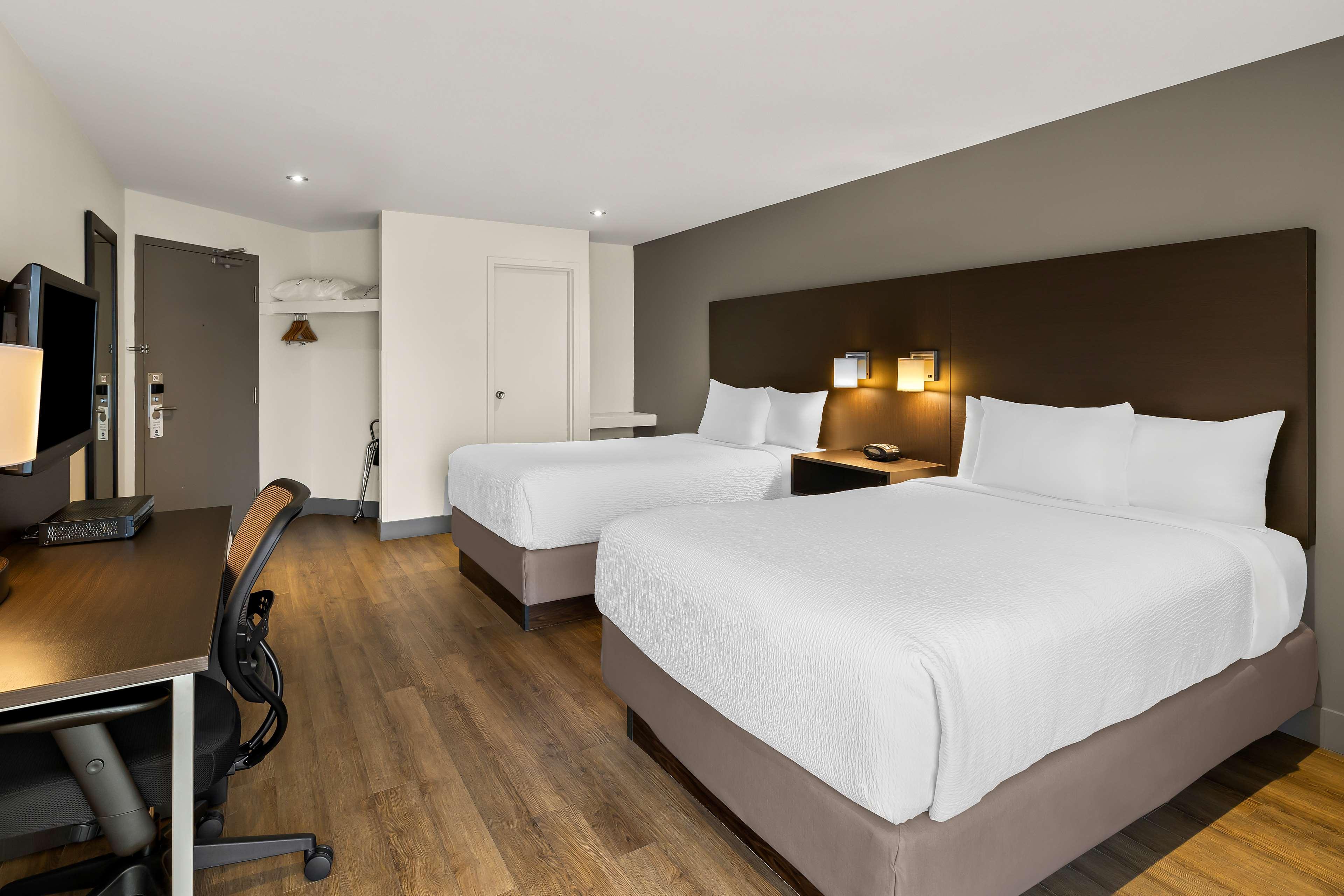 Quadruple Two Double Beds Non Smoking